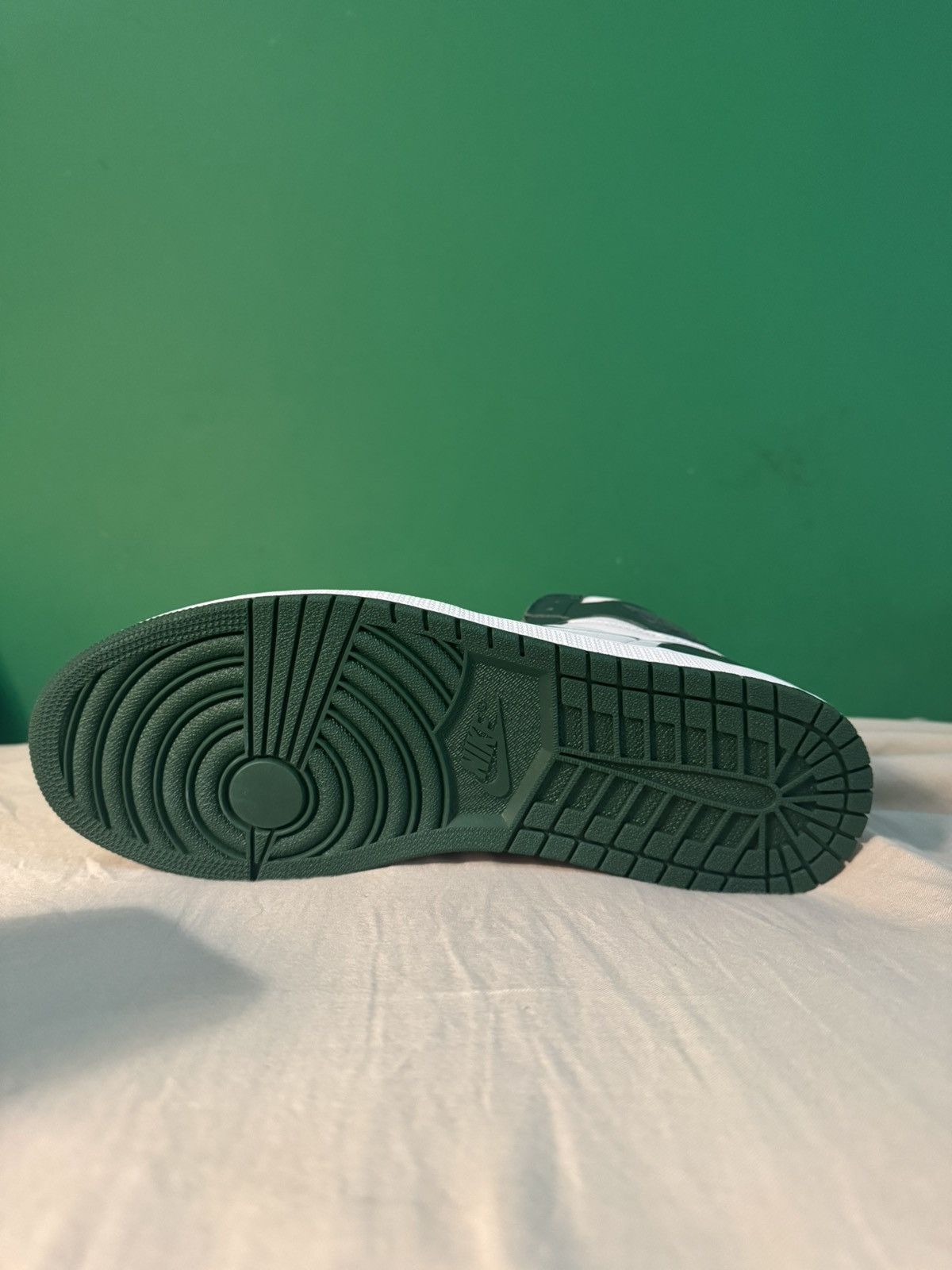 Jordan Brand Nike Air Jordan 1 High Gorge Green 2022 Size US 13 / EU 46 - 5 Thumbnail