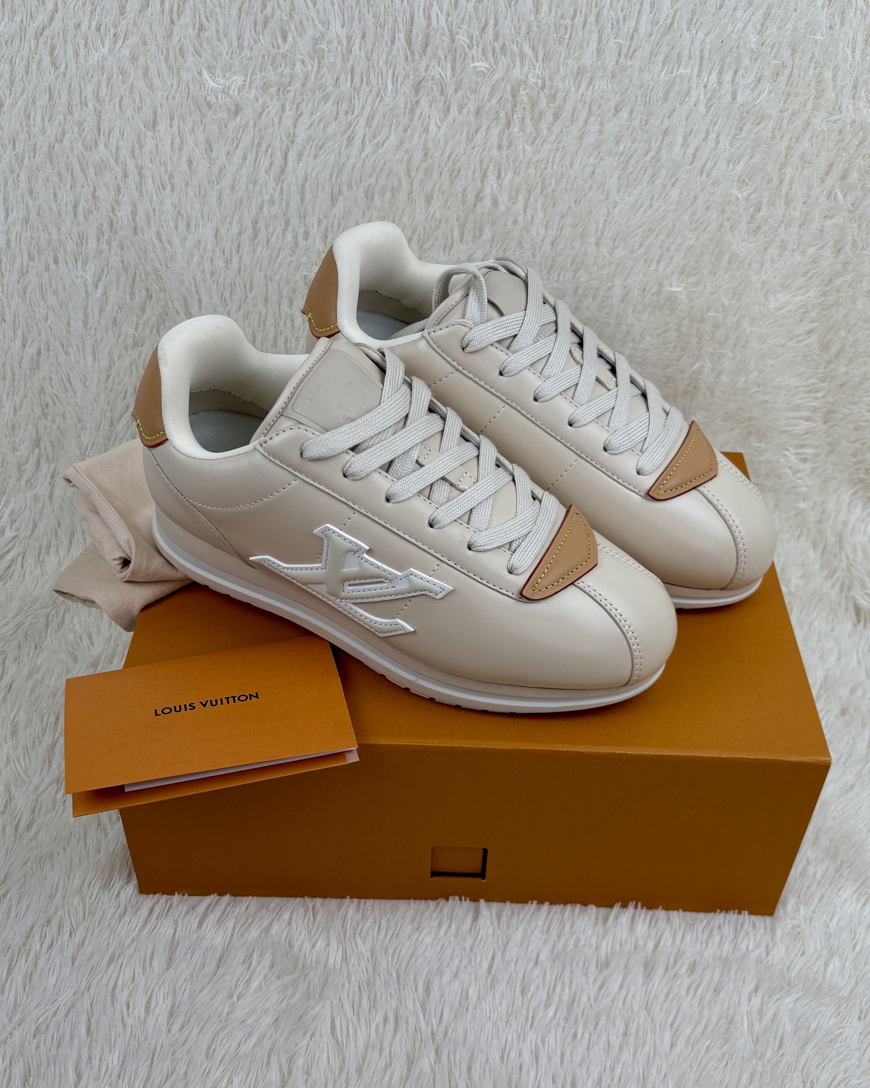 Louis Vuitton 100% original L Vuitton BUTTERSOFT men's sneakers. UK Size 9 Size US 10 / EU 43 - 2 Thumbnail