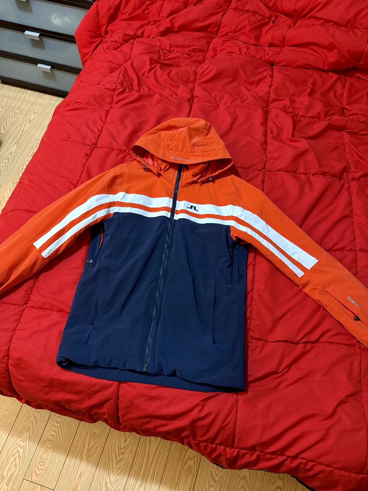 J.Lindeberg J.Lindeberg Red and Navy Mens Ski Jacket size M Size US M / EU 48-50 / 2 - 1 Thumbnail