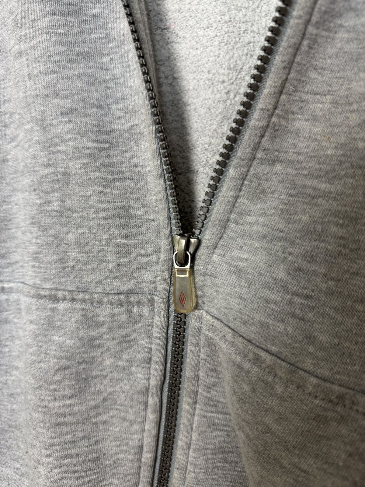 Umbro Vintage Y2K Umbro Essentials Zip Hoodie Football Streetwear Size US XL / EU 56 / 4 - 12 Thumbnail