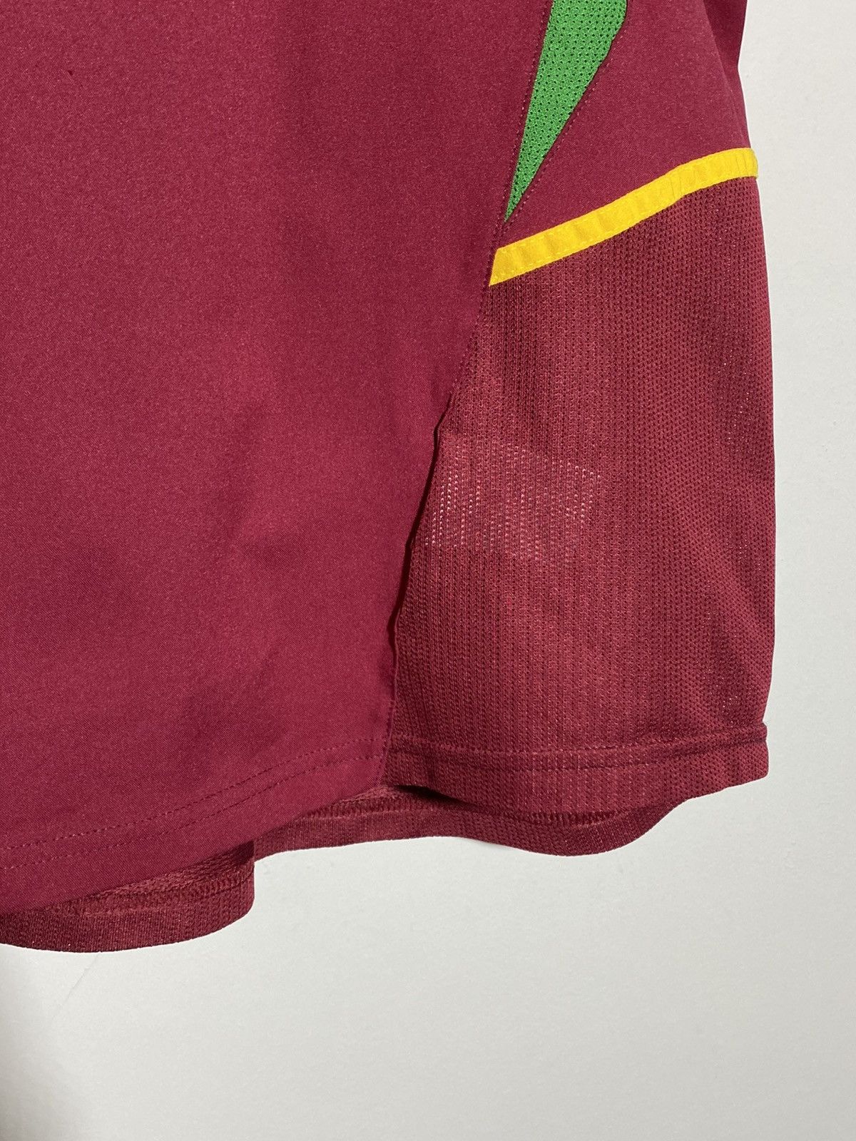 Nike 2002 Portugal National Team Home Soccer Jersey Size US XL / EU 56 / 4 - 7 Thumbnail