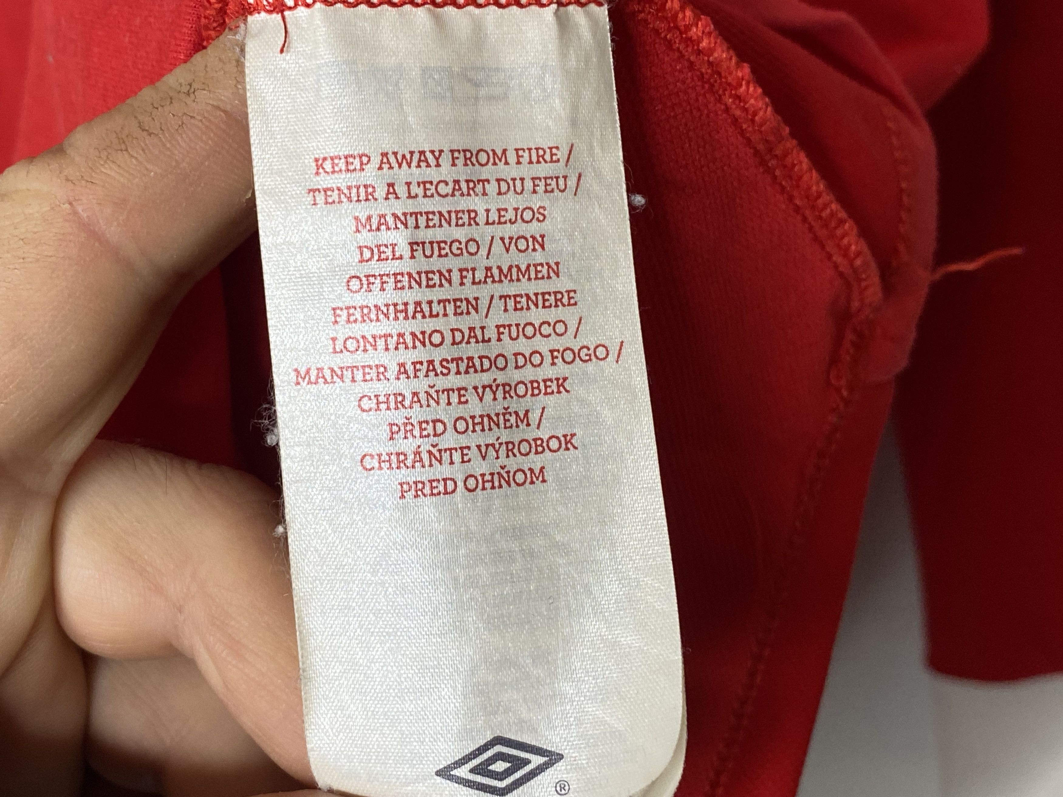 Umbro ENGLAND TEAM 2010 2012 AWAY FOOTBALL SHIRT SOCCER JERSEY Size US L / EU 52-54 / 3 - 5 Thumbnail