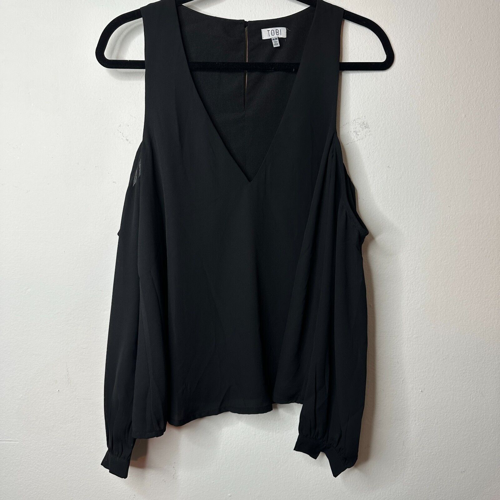 Other Tobi Black Cold Shoulder Long Sleeve V-Neck Keyhole Blouse M Size M / US 6-8 / IT 42-44 - 4 Thumbnail