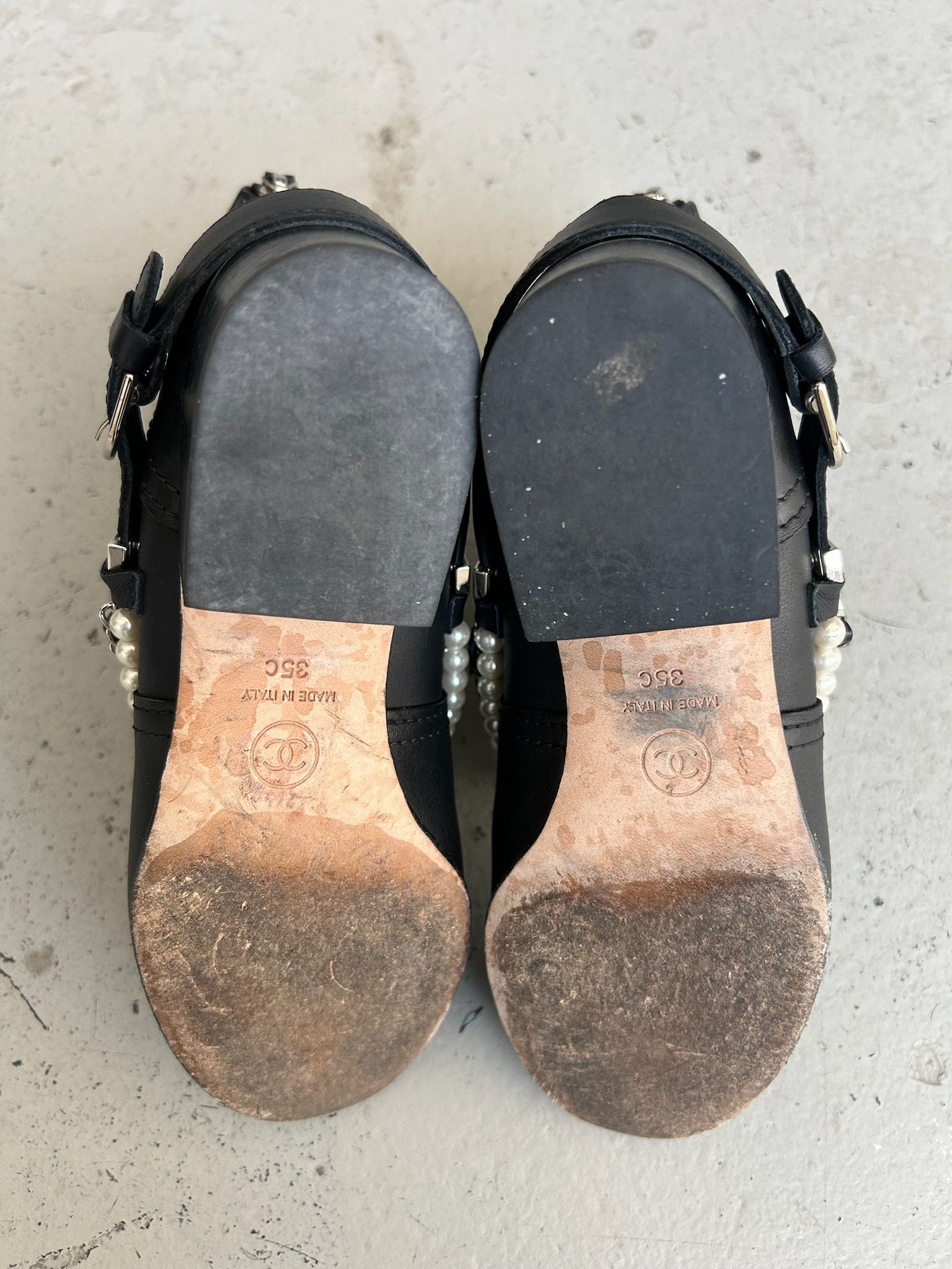 Chanel Chanel FW18 Leather Pearl Black Ankle Boots Size US 5 / IT 35 - 7 Thumbnail