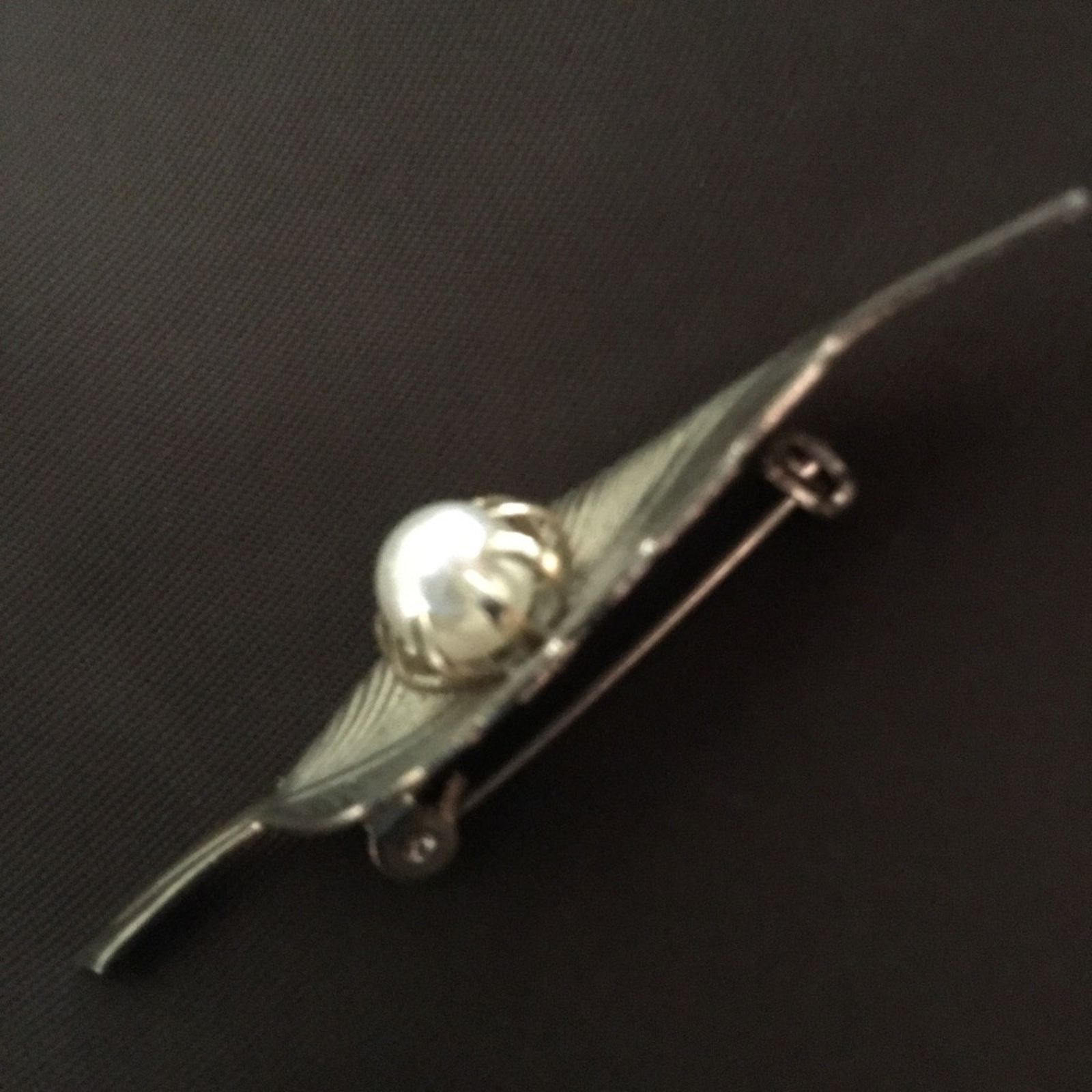 Vintage Vintage gold tone textured leaf pearl brooch pin Size ONE SIZE - 4 Thumbnail