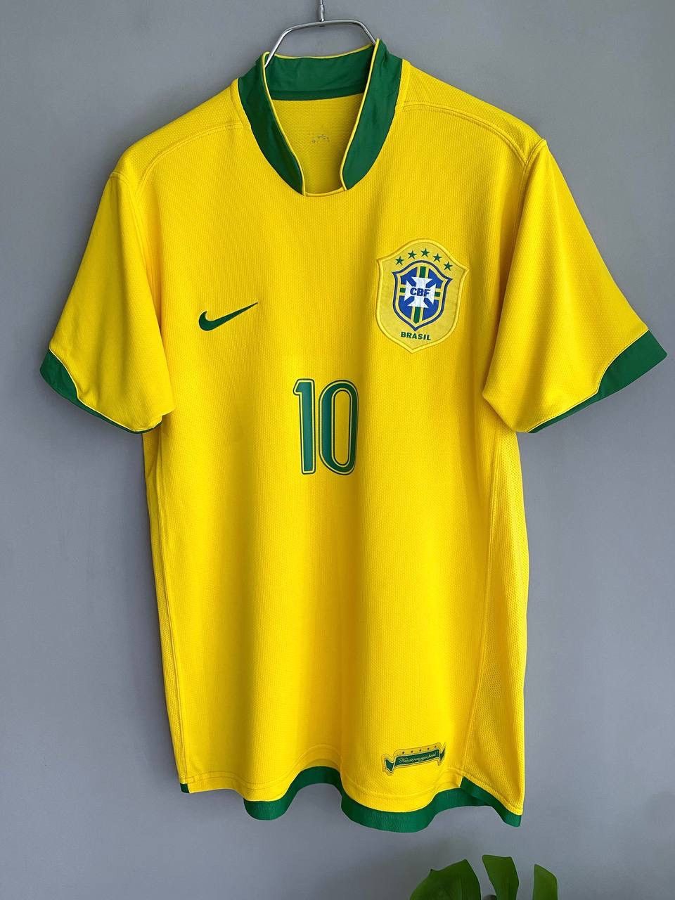 Nike Brazil National Team 2006 Soccer Jersey #10 RONALDINHO, M Size US M / EU 48-50 / 2 - 3 Thumbnail