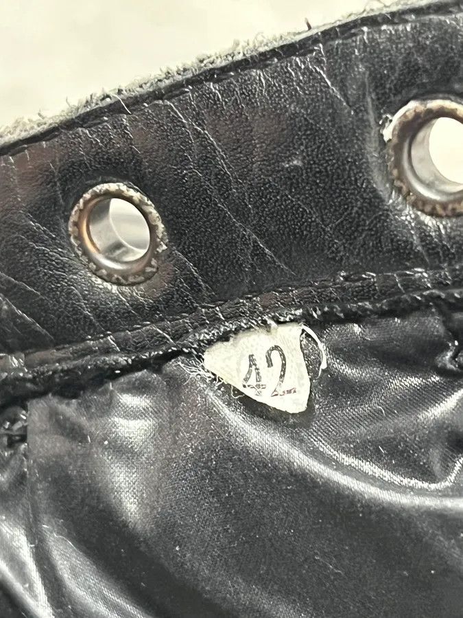 Moncler 2000s Moncler Black Leather Puffer Boots Size US 9 / EU 42 - 11 Thumbnail
