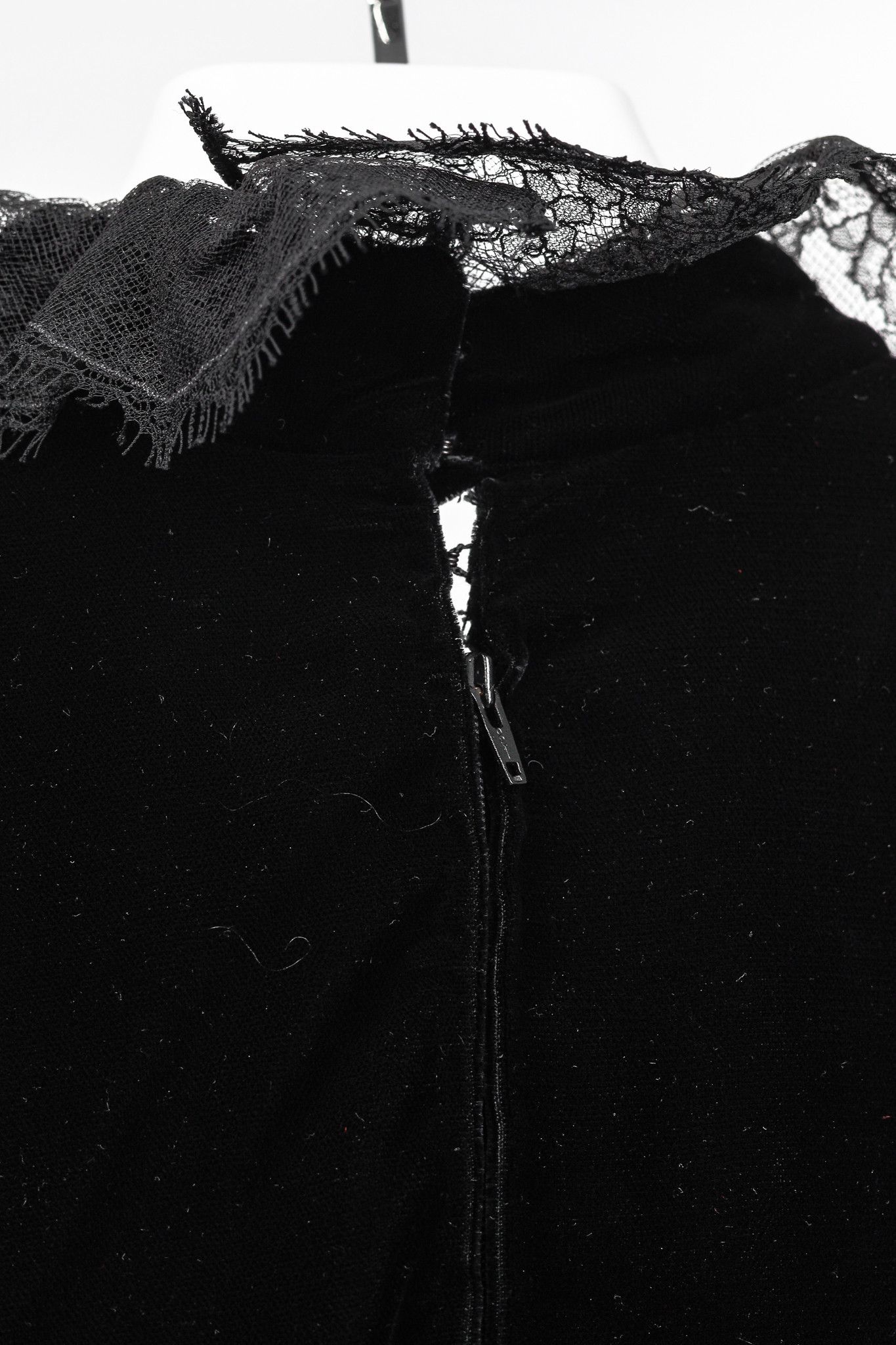 Vintage Carolyne Roehm Vintage Black Velvet Lace-Trim Top Size M / US 6-8 / IT 42-44 - 7 Thumbnail