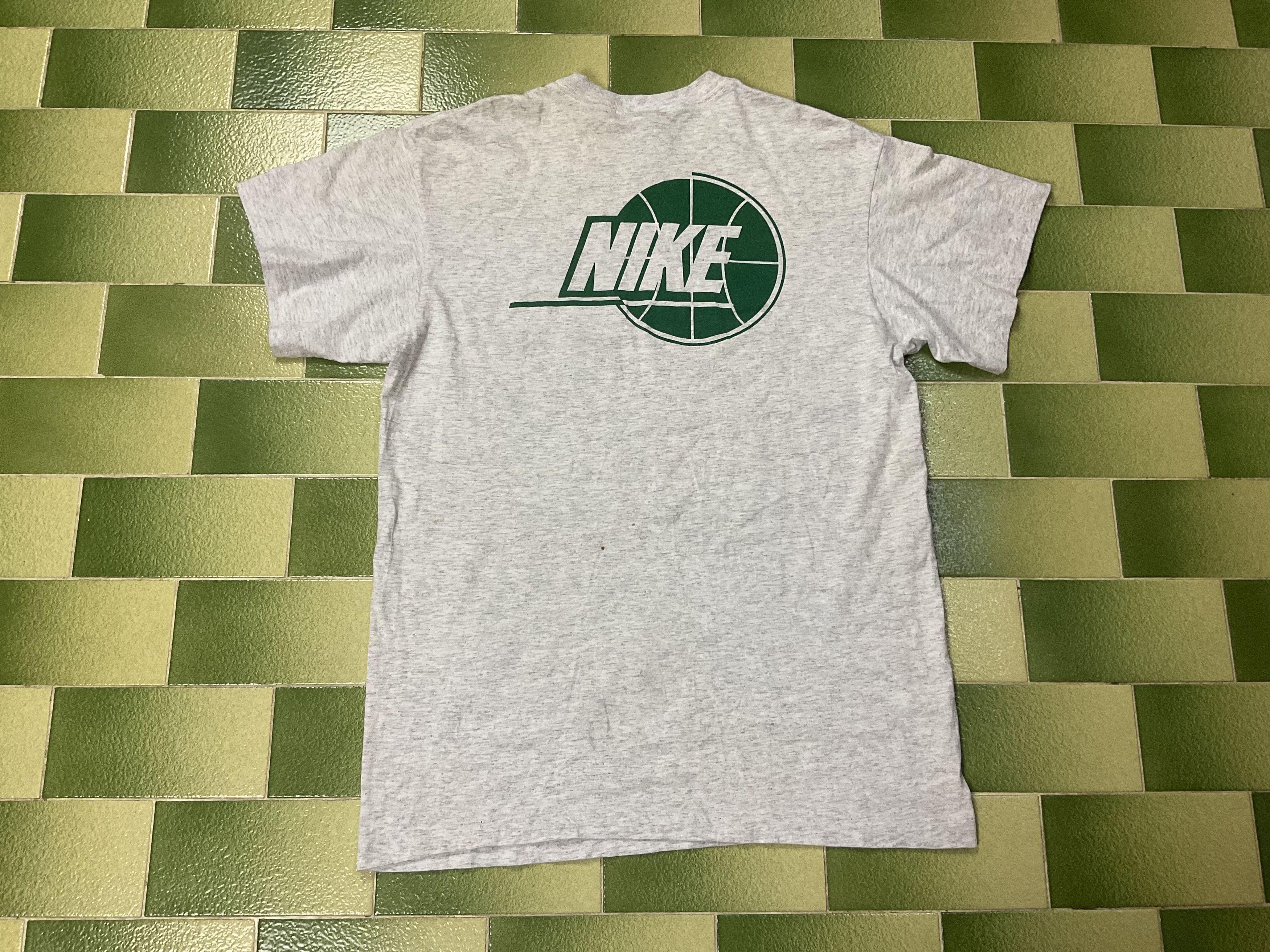 NBA Vintage NIKE 90s WSU Raiders Basketball Tshirt Size US L / EU 52-54 / 3 - 2 Thumbnail