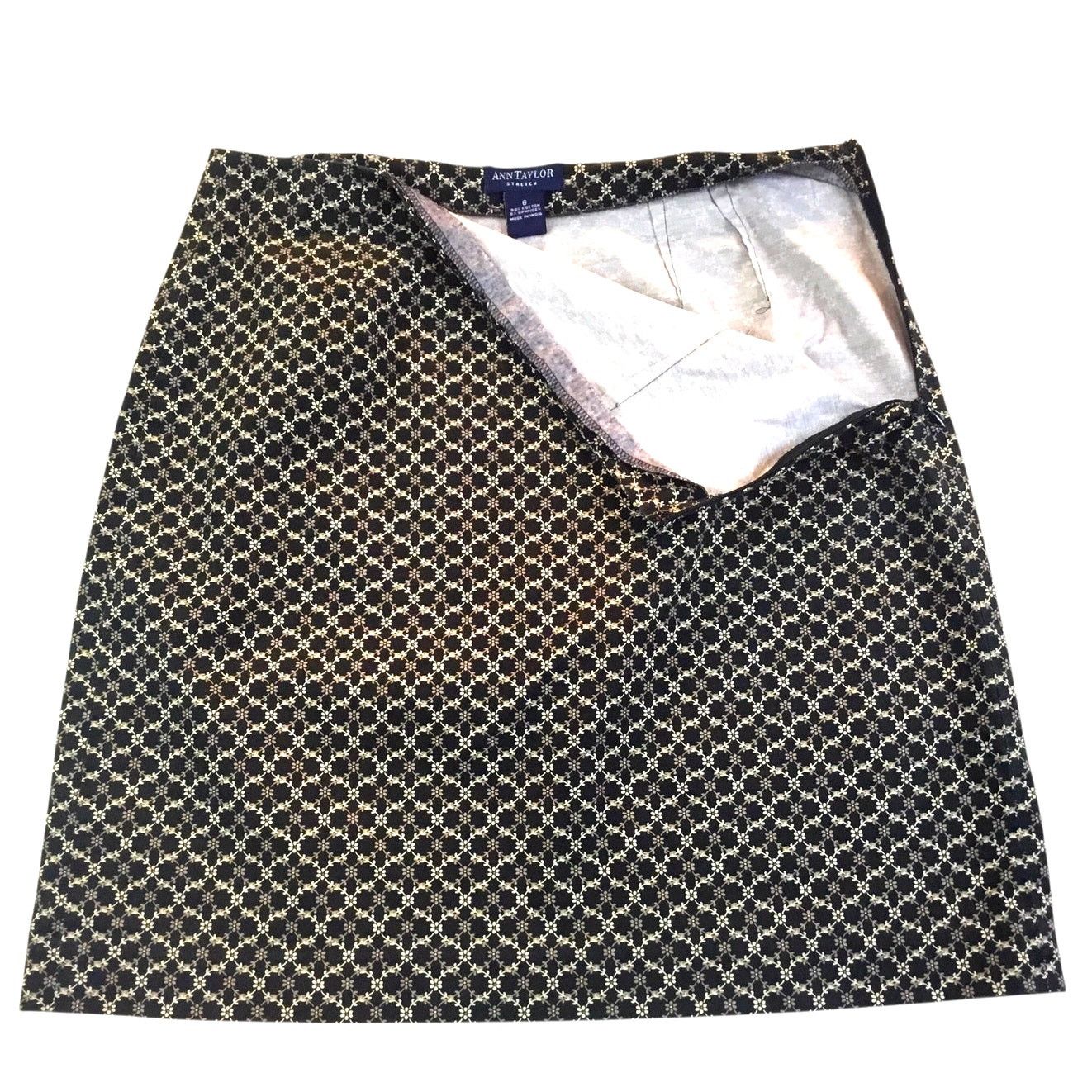Ann Taylor Ann Taylor Stretch Skirt Side Zip Size 6 Brown Tan Print Size 28" / US 6 / IT 42 - 3 Thumbnail
