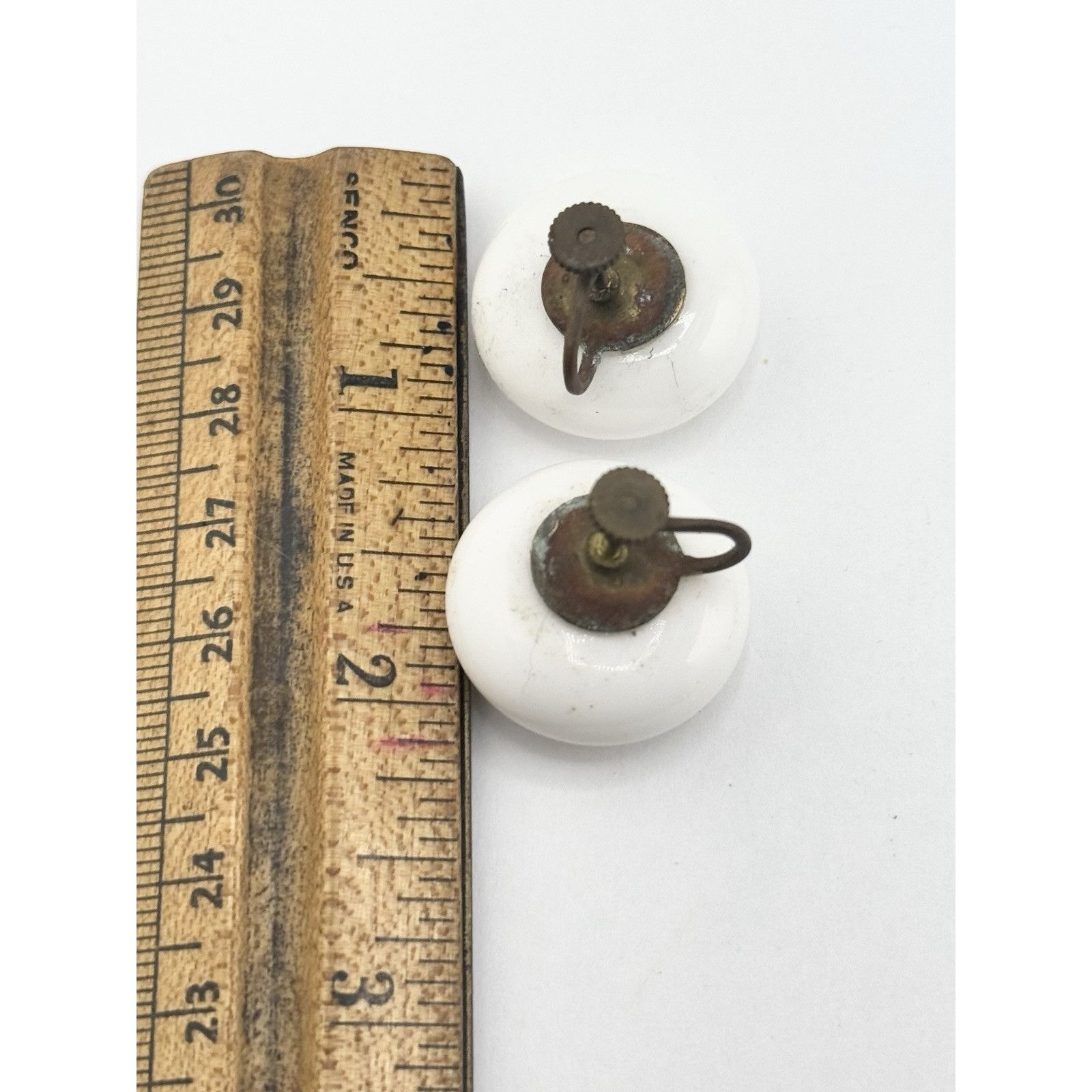 Vintage vintage white milk glass stud screw back earrings Size ONE SIZE - 6 Thumbnail