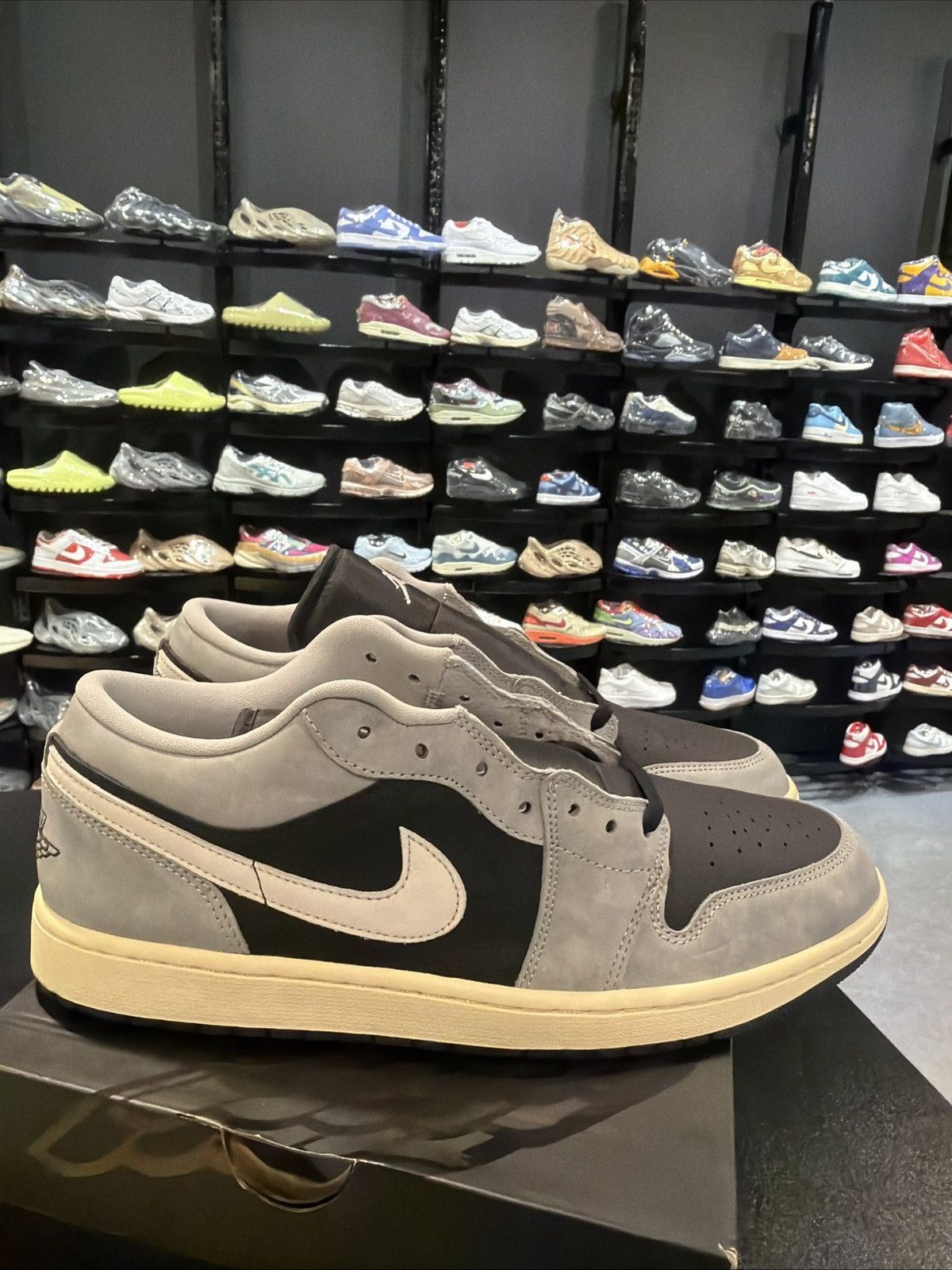 Jordan Brand Jordan 1 low smoke grey size 13 new Size US 13 / EU 46 - 5 Thumbnail