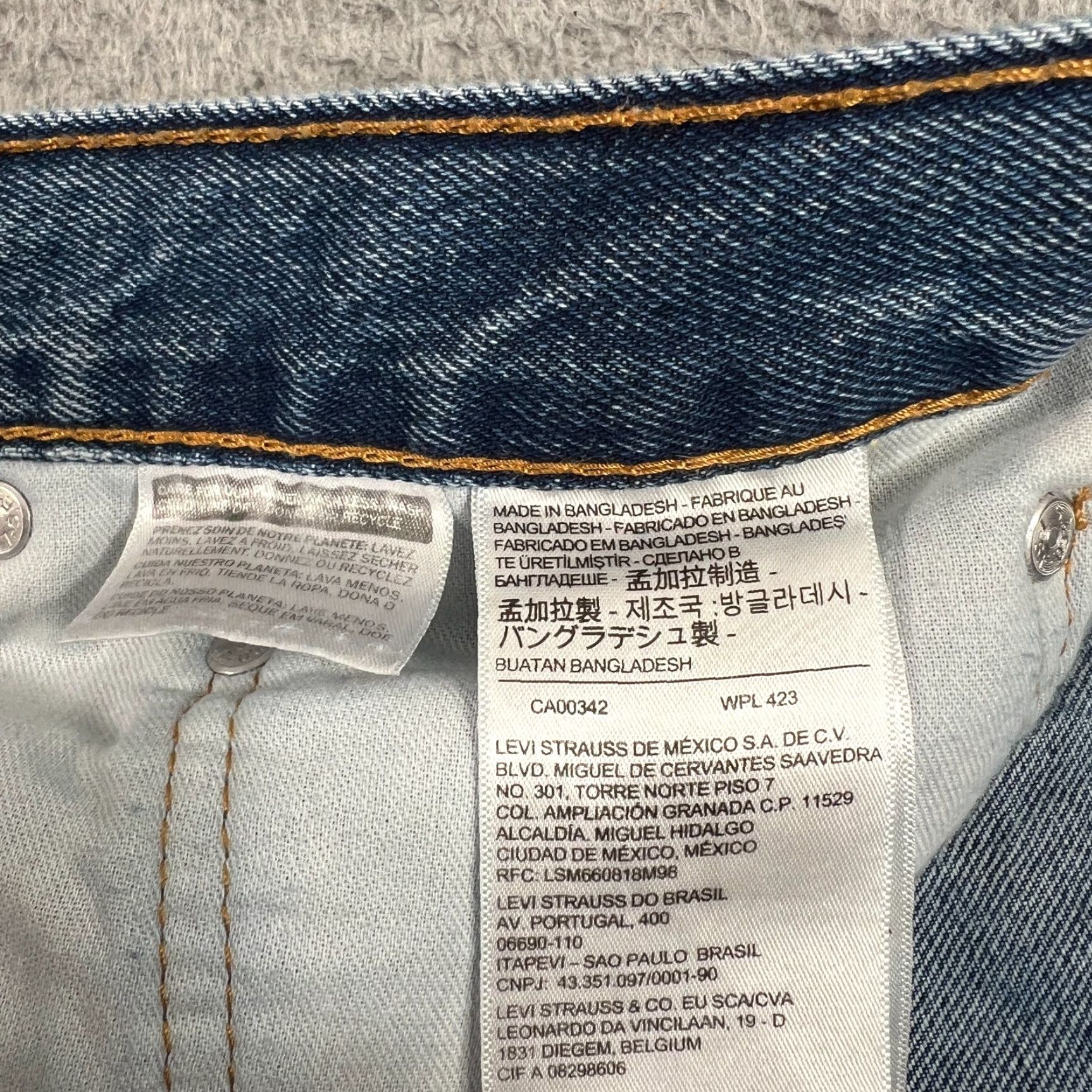 Levi's VINTAGE Levi's Jeans Men 550 Straight Leg 38x32 Dark Blue Denim Relaxed Fit 90s Grunge Mens Size US 38 / EU 54 - 6 Thumbnail