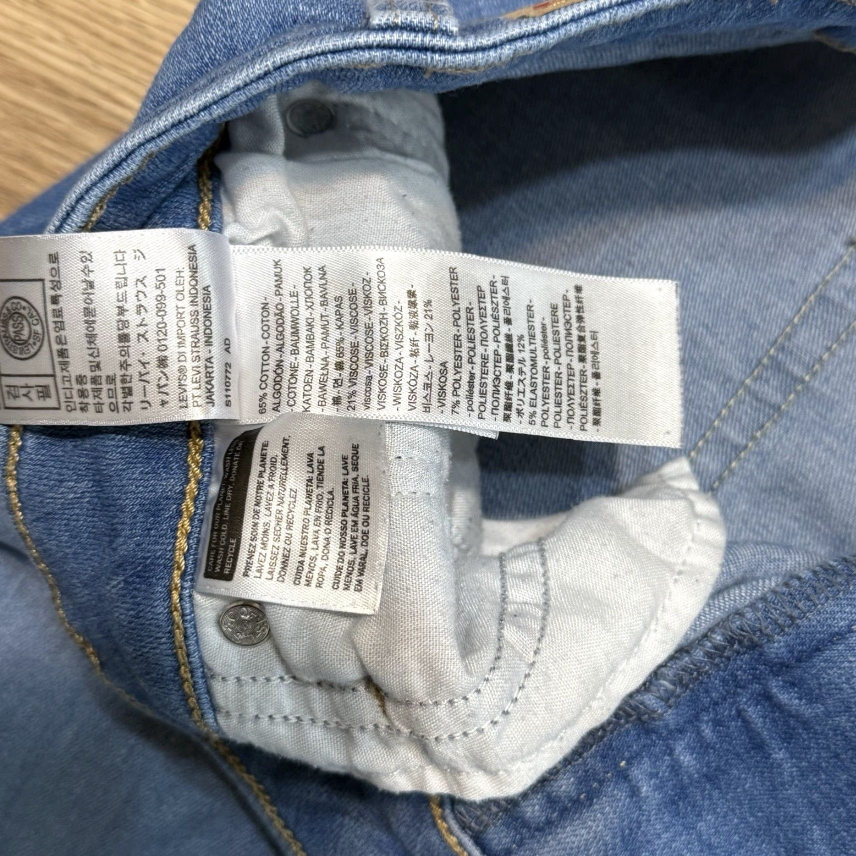 Levi's VINTAGE? No. Levi's 725 High Rise Bootcut Jeans Women's Size 32 Blue Denim Cotton Blend Spandex 31in Inseam 5-Pocket Regular Fit Size 24" / US 00 / IT 34 - 4 Thumbnail