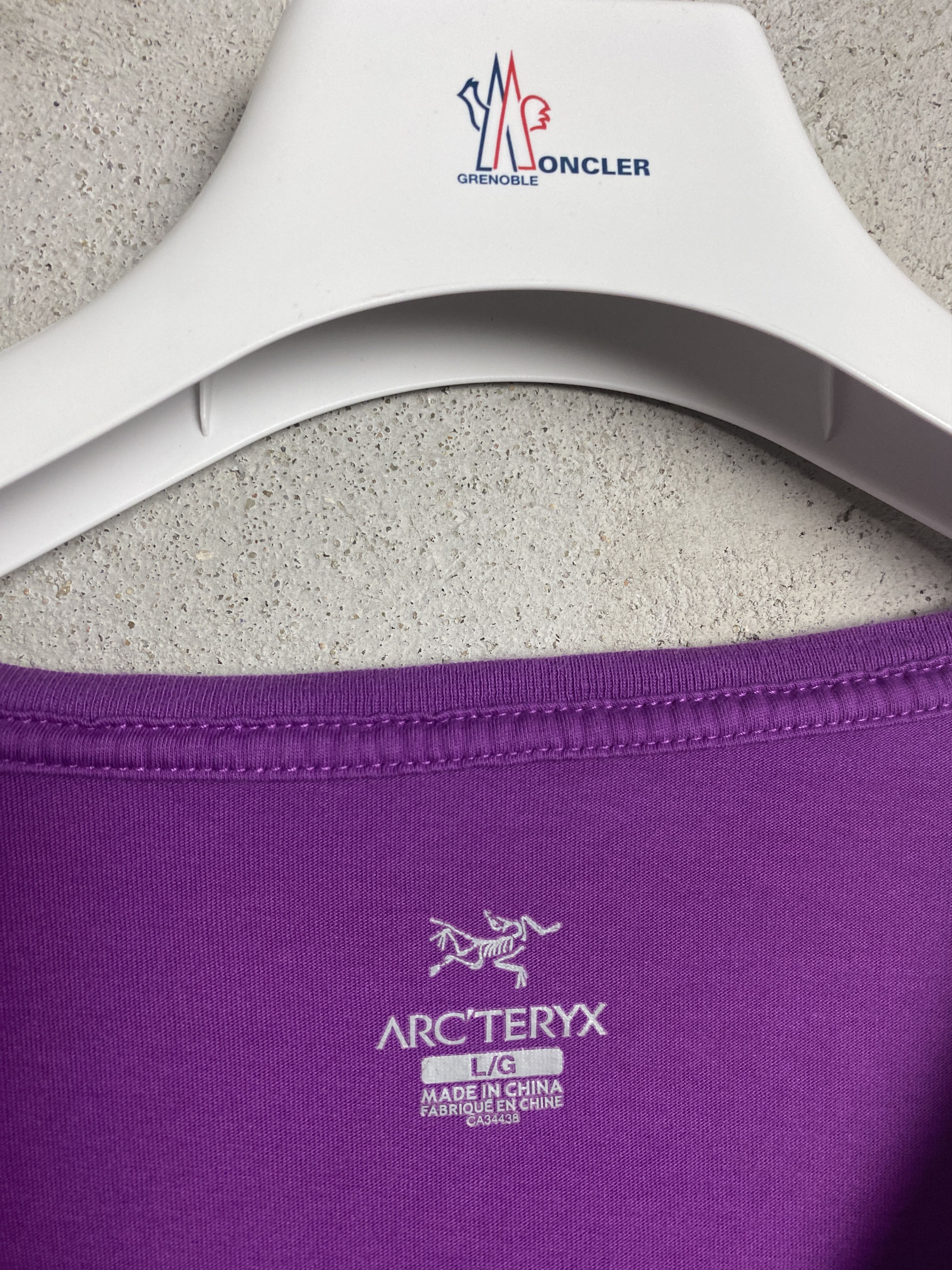 Arc'teryx Arc'teryx small logo v neck t-shirt tee outdoor casual Size L / US 10 / IT 46 - 3 Thumbnail
