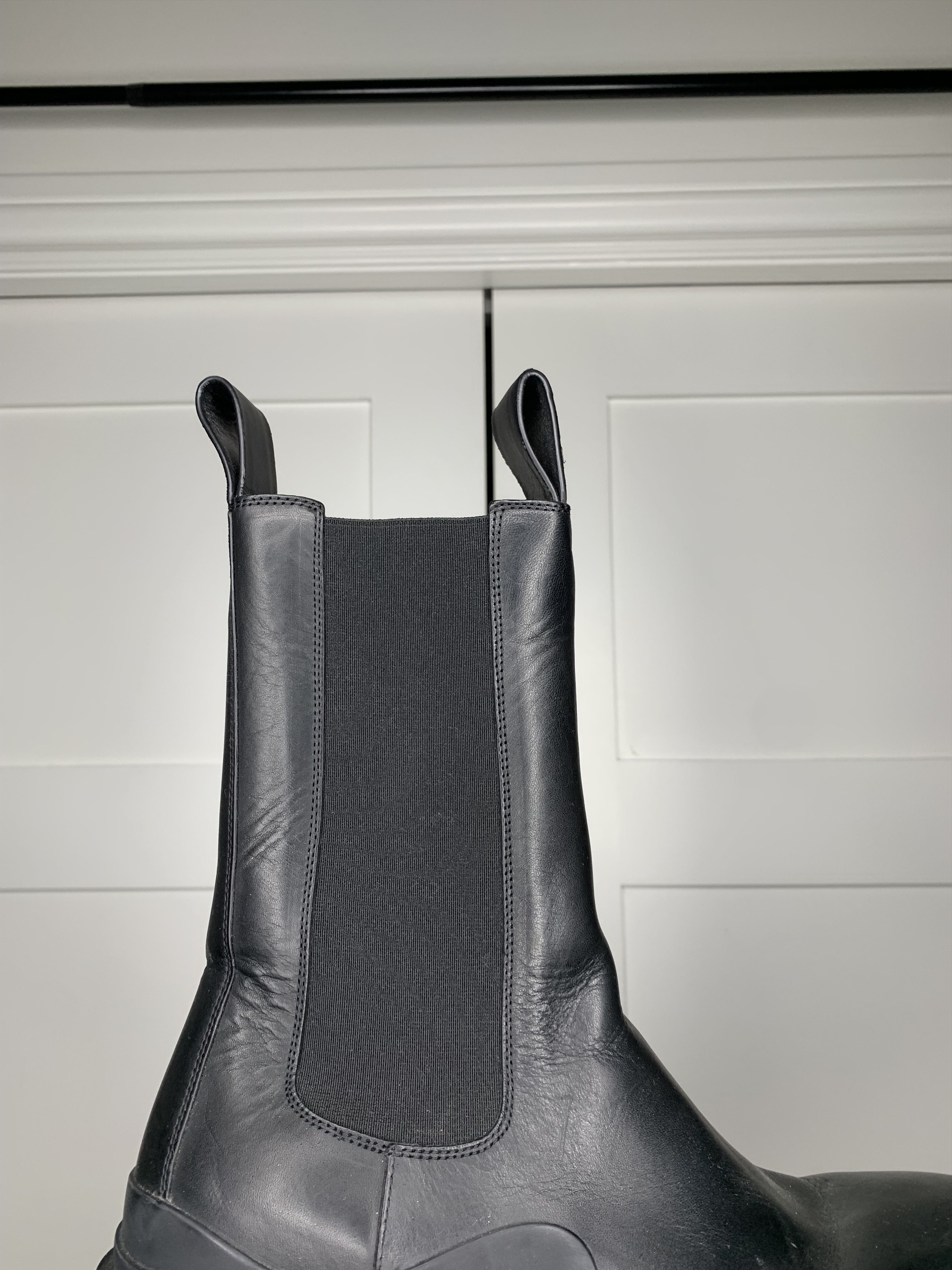 Bottega Veneta Bottega Veneta Tire Lug Leather Black Chelsea Boots Size US 7.5 / EU 40-41 - 10 Thumbnail