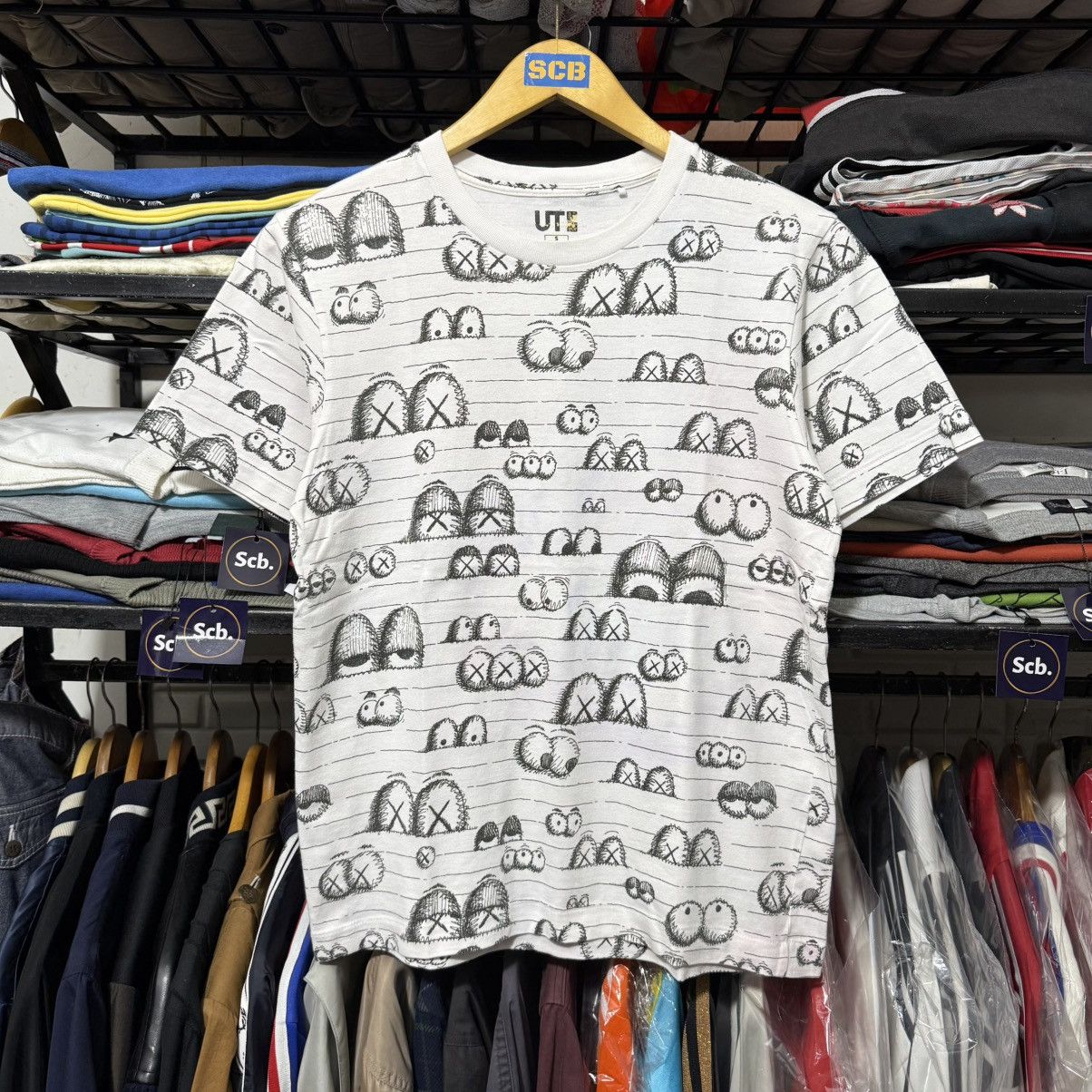 Kaws × Uniqlo Uniqlo x kaws tshirt Size US S / EU 44-46 / 1 - 1 Thumbnail