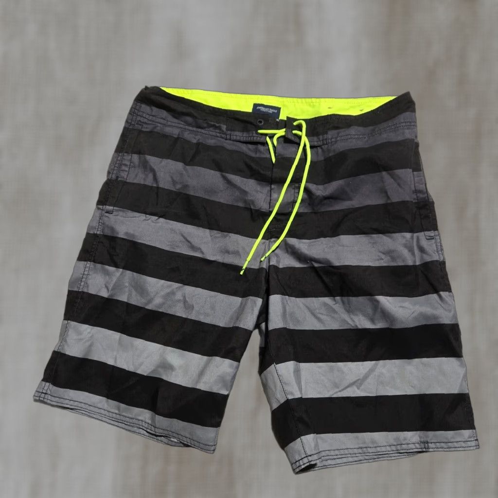 American Eagle Outfitters American Eagle Outfitters Surfing Swim Trunks Men M Medium Multicolor Pockets Drawstring Elastic Waist Patriots American Flag Theme 90s? No. Size US 31 - 1 Thumbnail