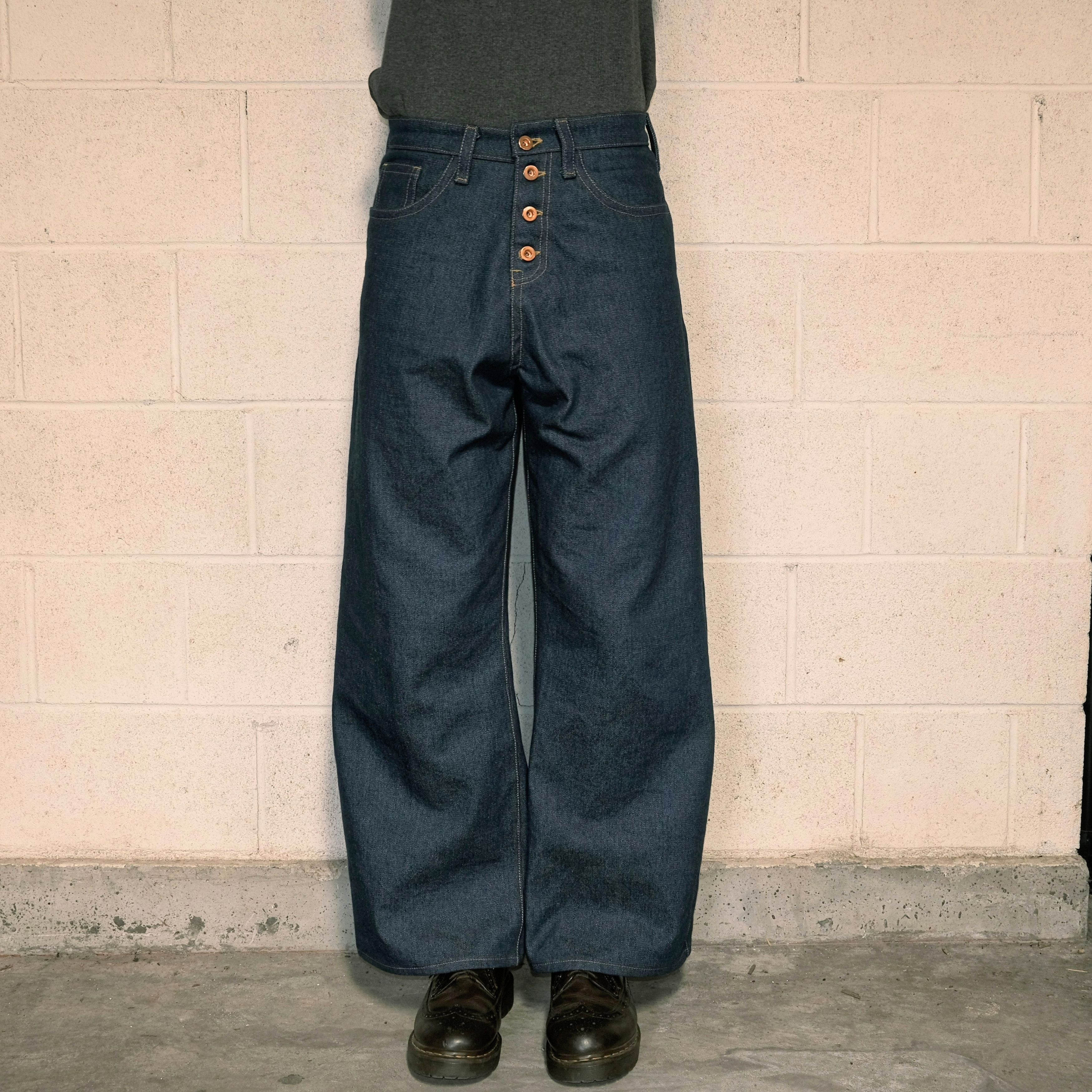 Dr. Martens × Vintage Vintage 2004 Dr. Martens Size US 9 / EU 42 - 9 Thumbnail