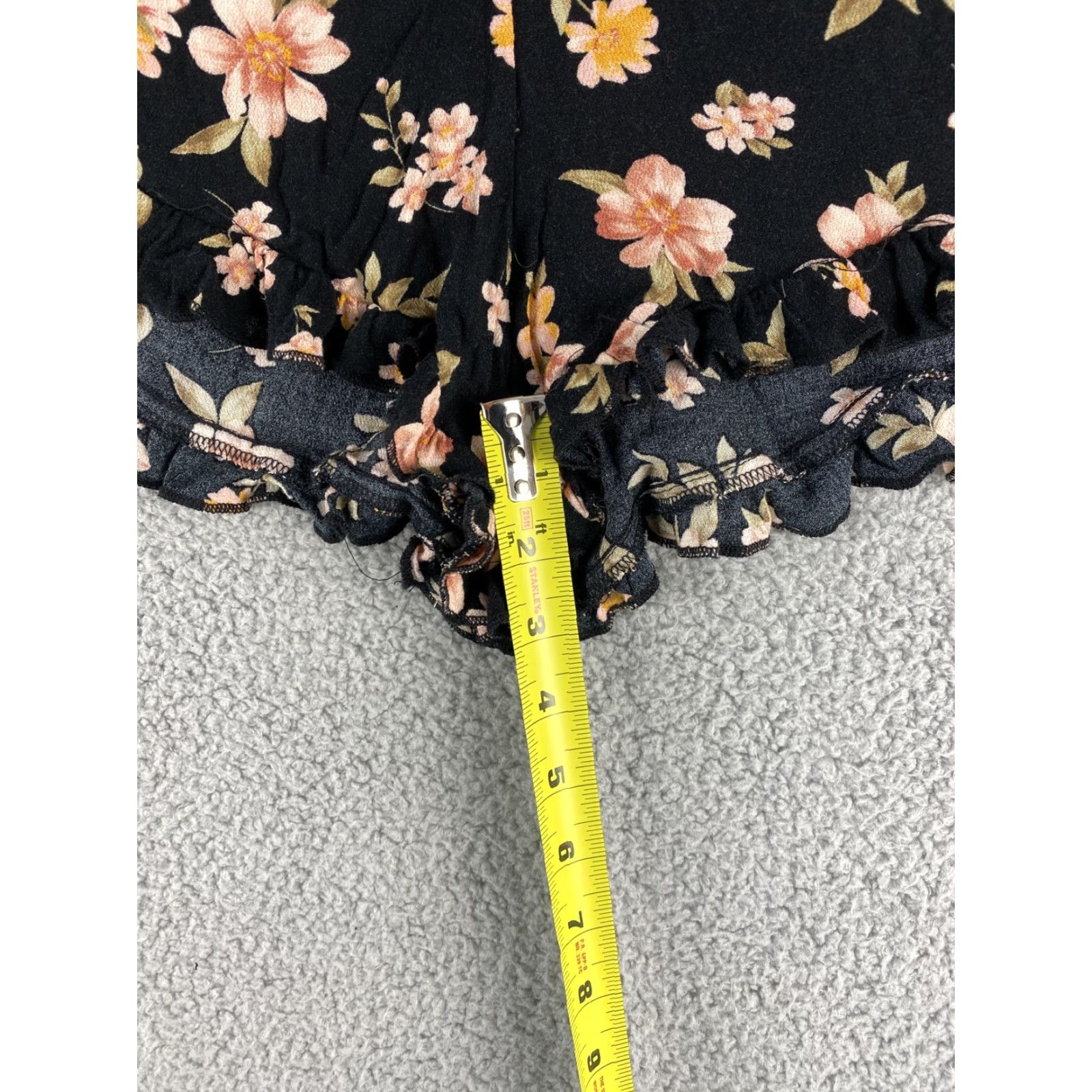 American Eagle Outfitters American Eagle Outfitters Women's Shorts Size S Very Light Flowery / 36-28 Size 28" / US 6 / IT 42 - 6 Thumbnail
