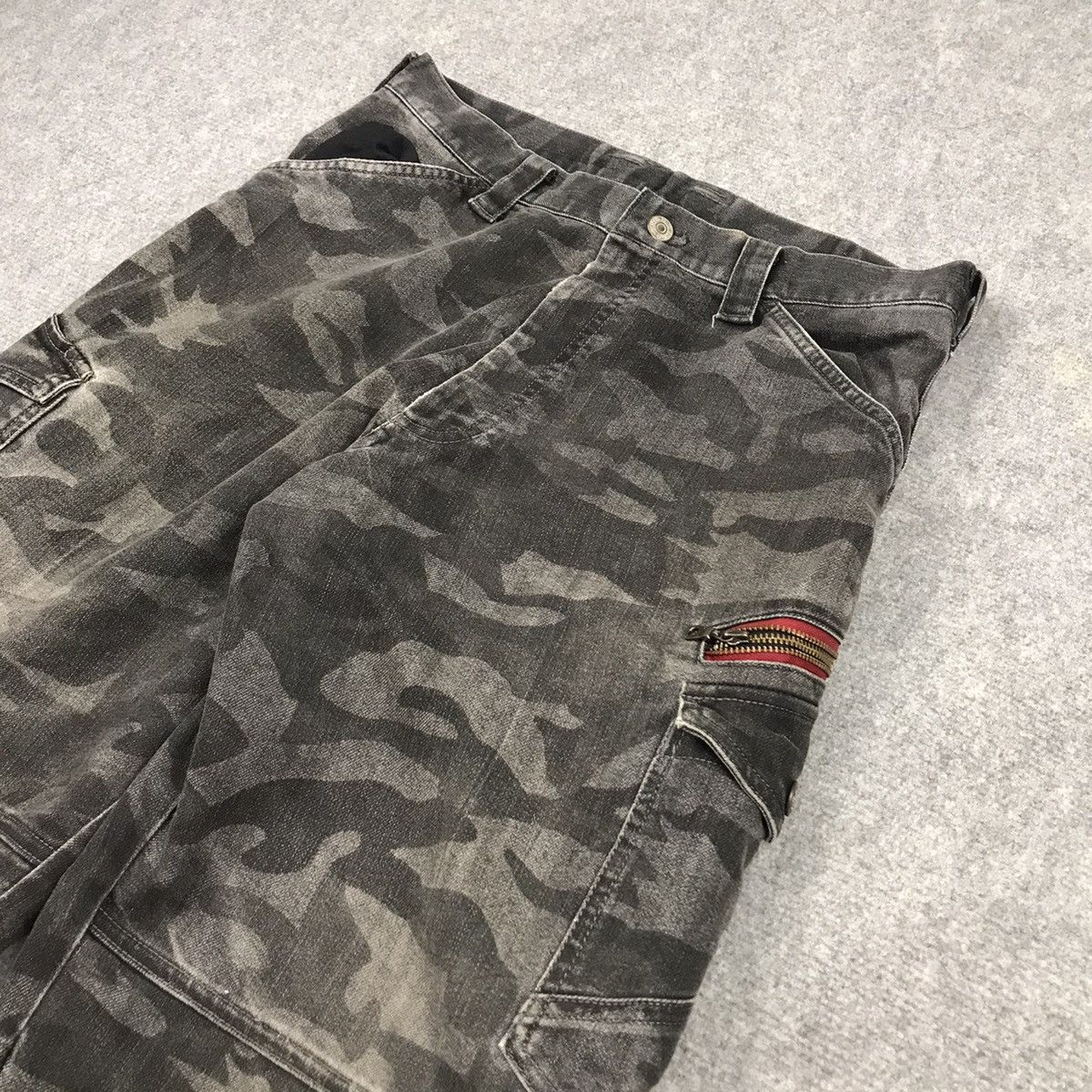 Japanese Brand JAPANESE CARGO POCKET BLACK CAMO FADED PANTS Size US 30 / EU 46 - 7 Thumbnail
