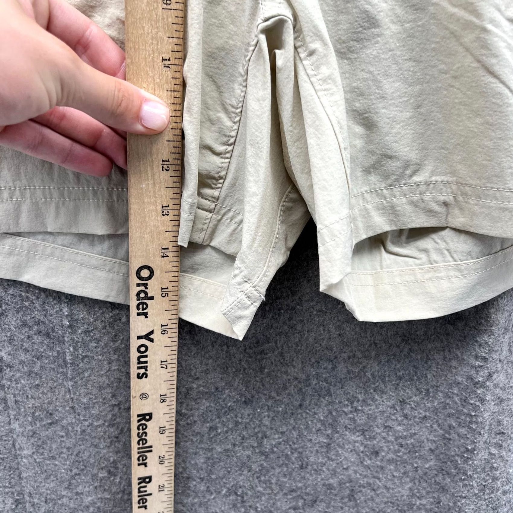 Vintage Columbia Shorts Womens 10 Khaki Chino Tan Beige Stretch Outdoors PFG Hiking Navy? Size 32" / US 10 / IT 46 - 4 Thumbnail