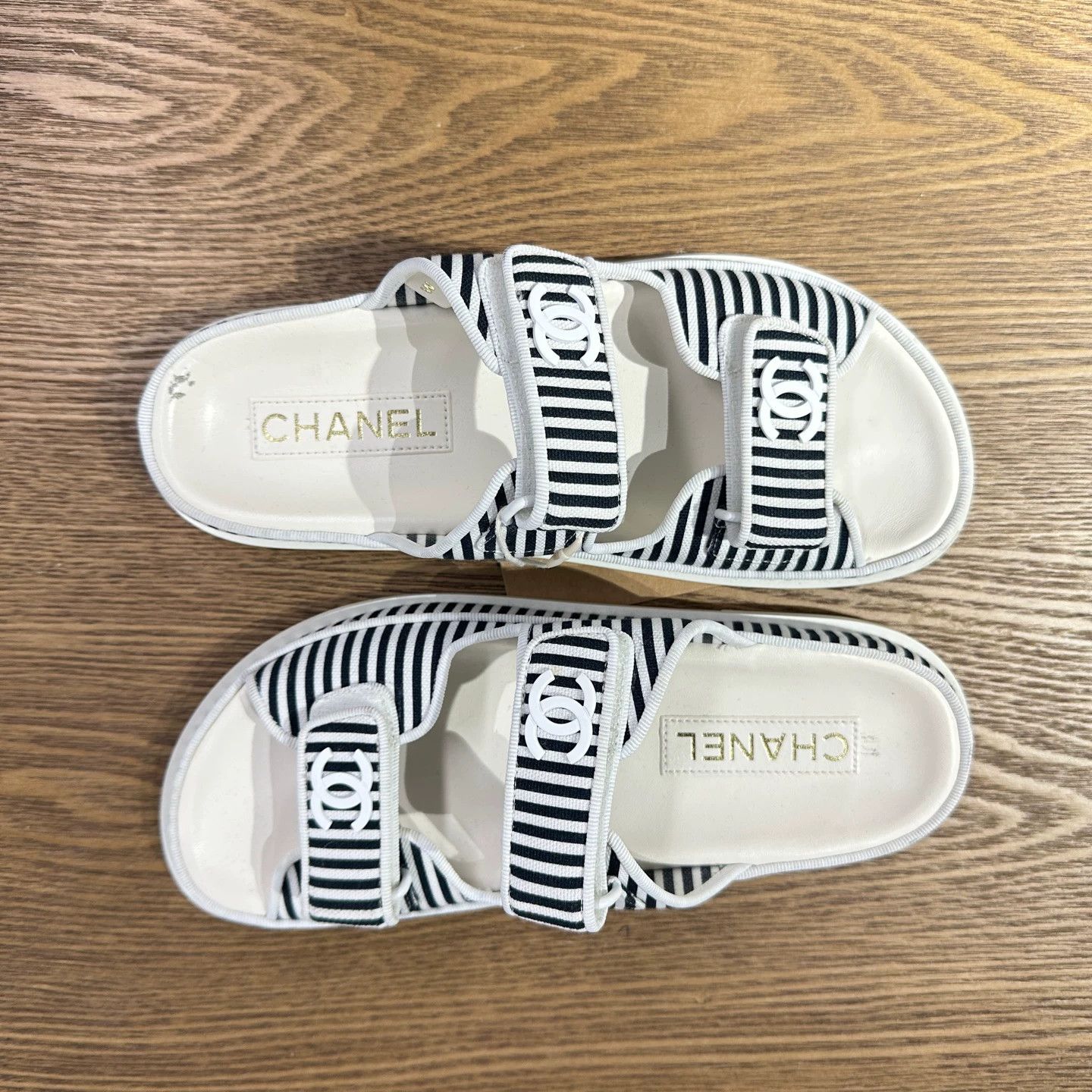 Chanel Chanel Jan1033 new black and white stripe Velcro slides 37 Size US 6 / IT 36 - 4 Thumbnail
