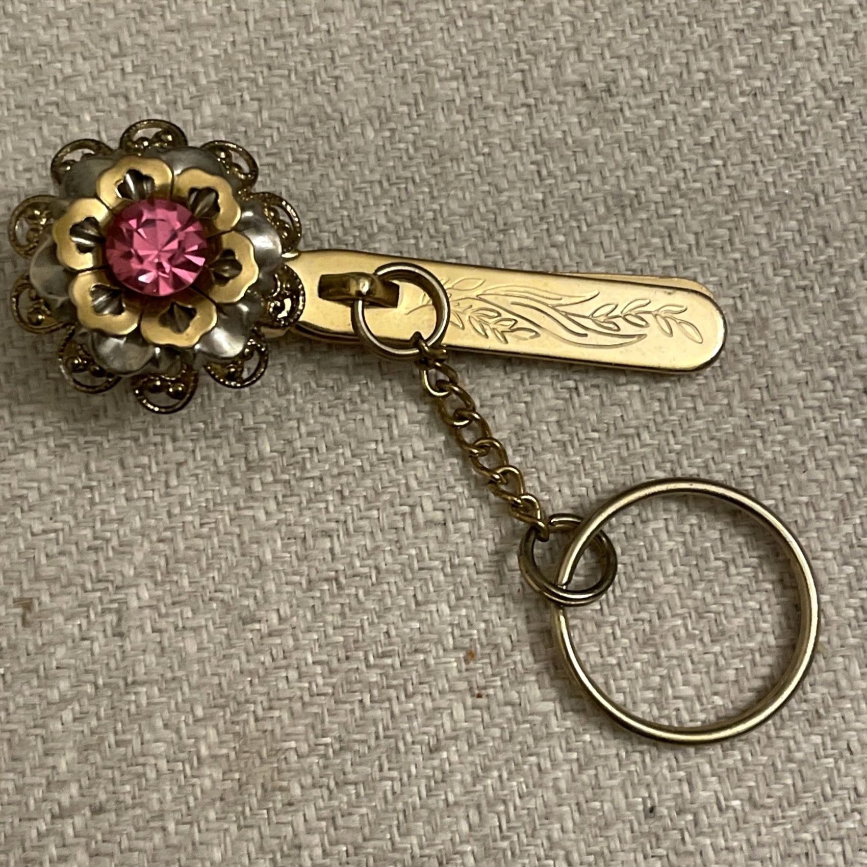 Vintage VINTAGE King's Key Finder Filigree Gold Tone Pink Crystal Los Angeles Purse Clip Size ONE SIZE - 4 Thumbnail