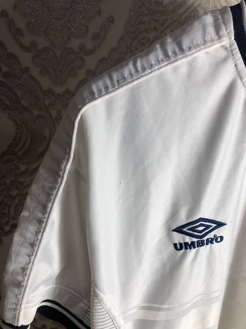 Umbro VINTAGE UMBRO ENGLAND RETRO SOCCER JERSEY MANCHESTER Y2K 90s Size US L / EU 52-54 / 3 - 5 Thumbnail