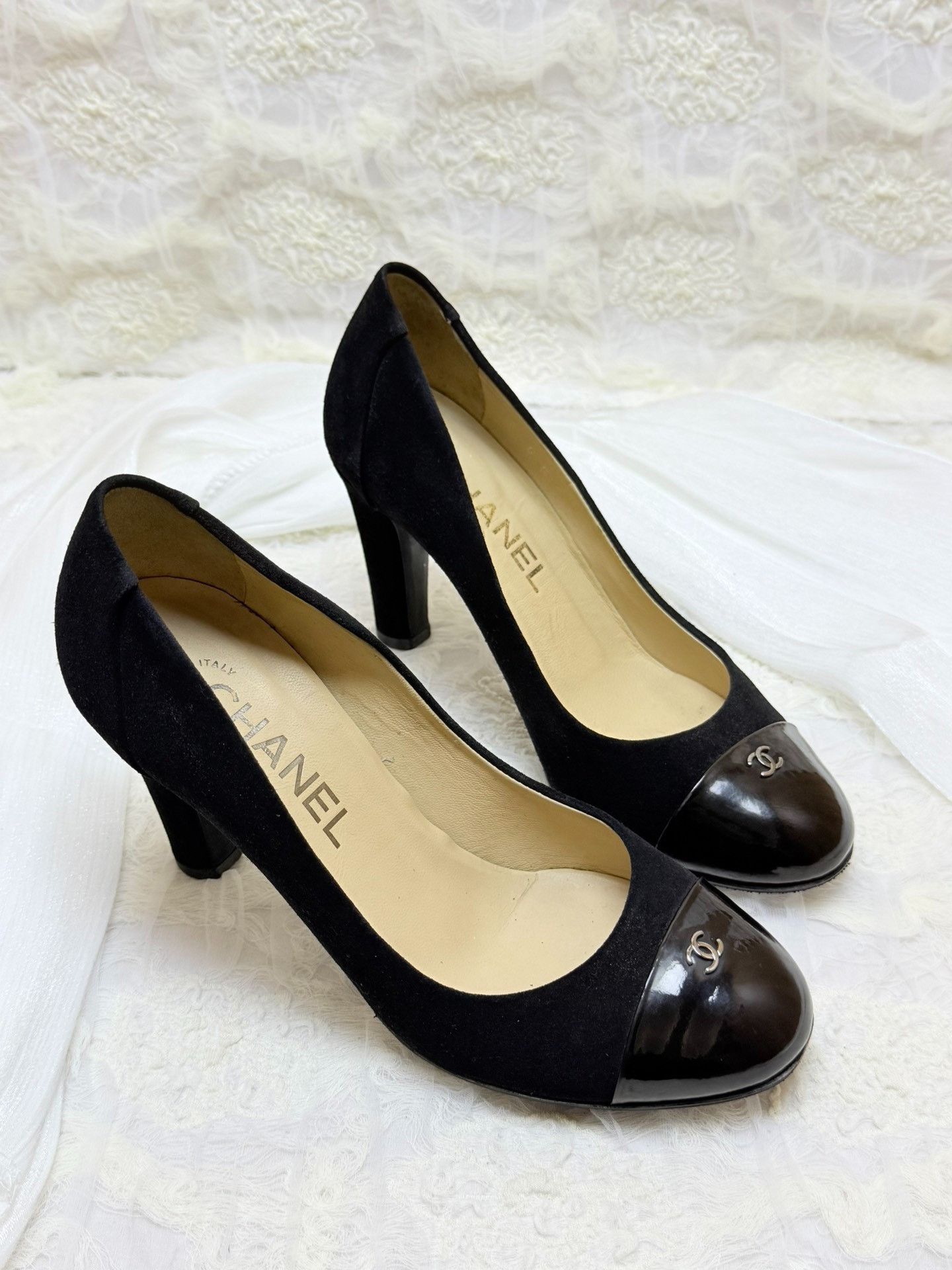 Chanel Chanel Suede Black Lowtop Sneakers us_5-5 Women Size US 5.5 / IT 35.5 - 1 Thumbnail