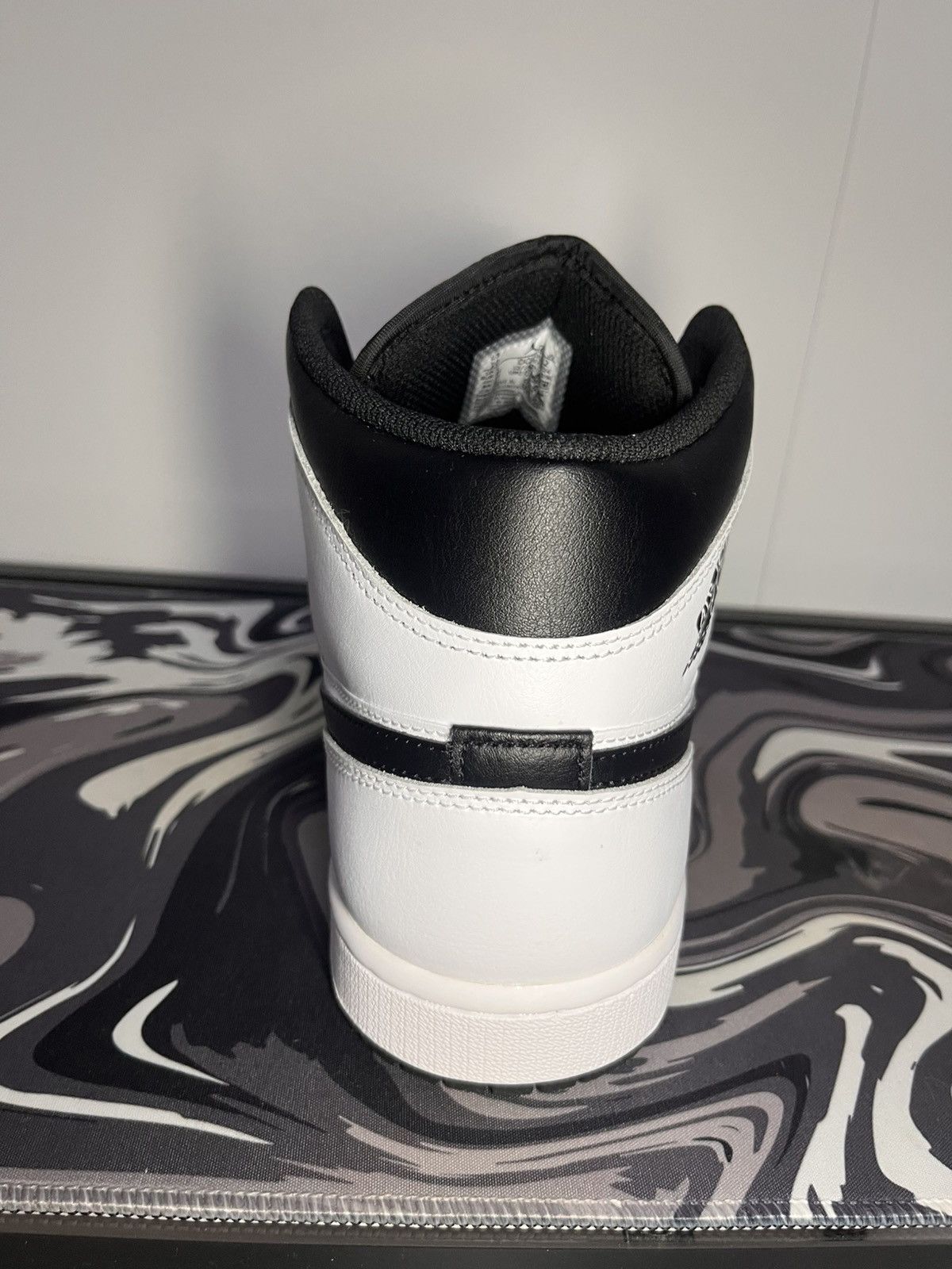 Jordan Brand Air Jordan 1 mid “white Black” Size US 10 / EU 43 - 5 Thumbnail