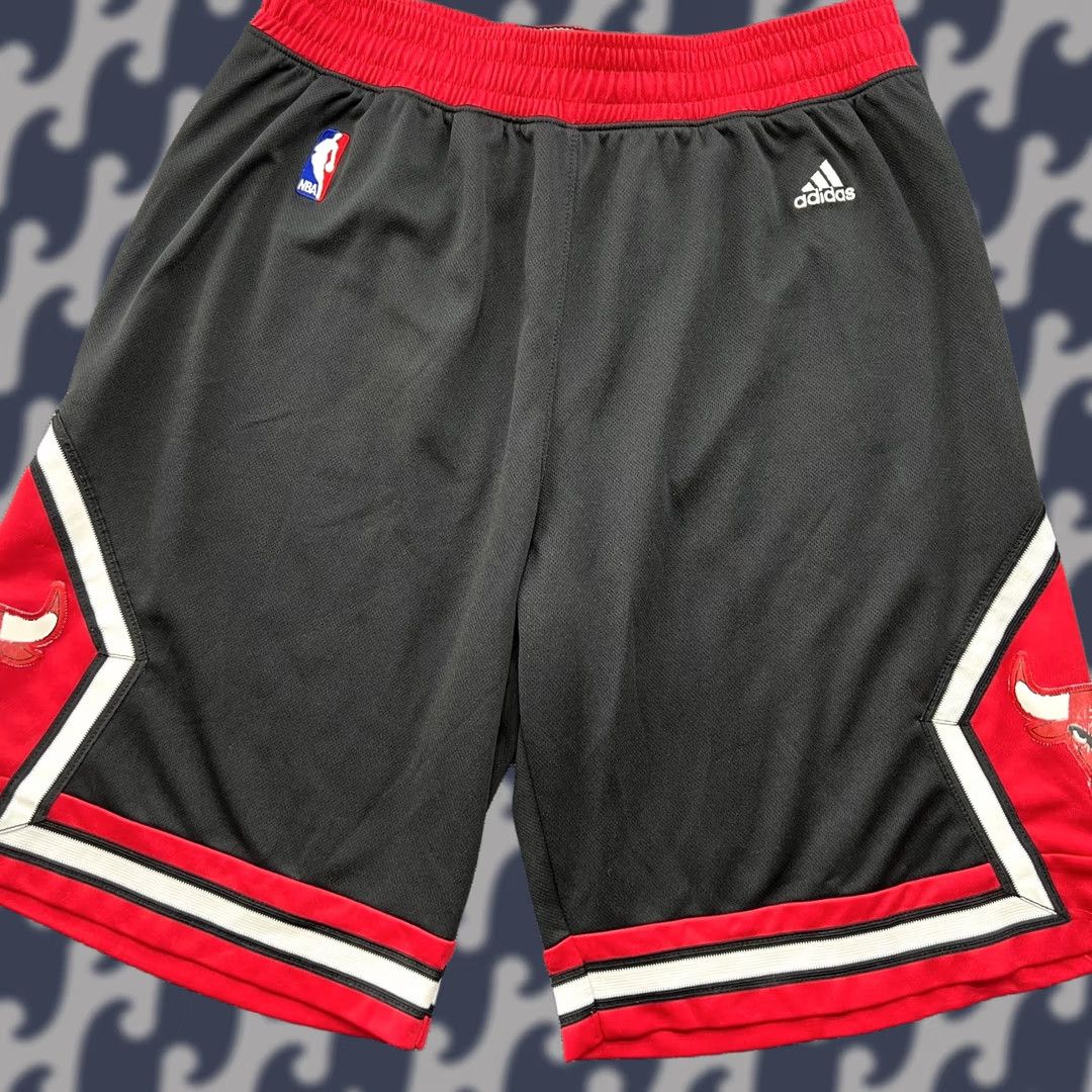 Adidas adidas Chicago Bulls 2013-2014 Away Mens Shorts L Basketball Adult NBA Adidas Size US 33 - 1 Thumbnail