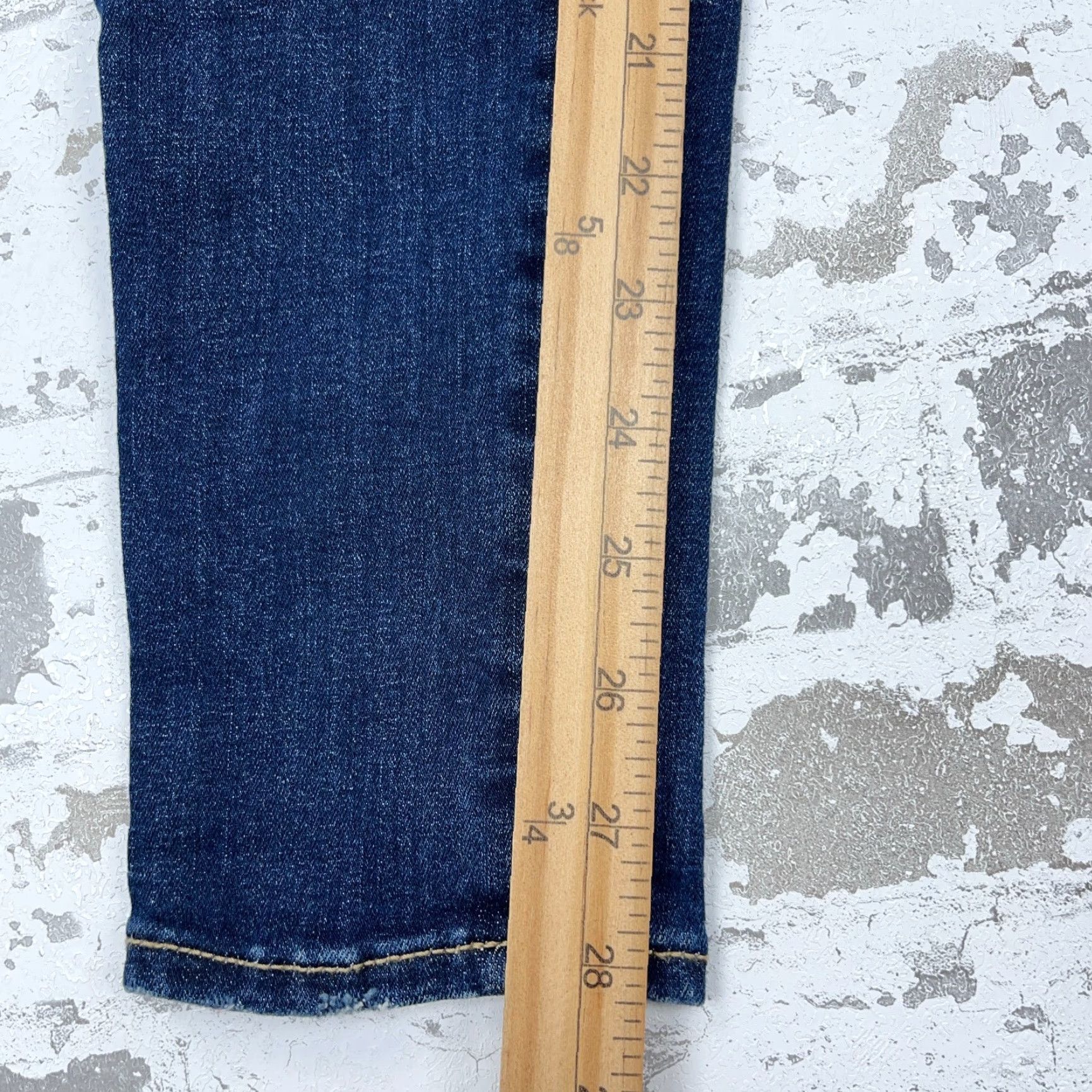 American Eagle Outfitters American Eagle Outfitters Jeans Jegging Women's size 4 Dark Wash Distressed Pockets 5-Pocket Stretch Mid Rise Blue Jeans A93 Size 27" / US 4 / IT 40 - 7 Thumbnail