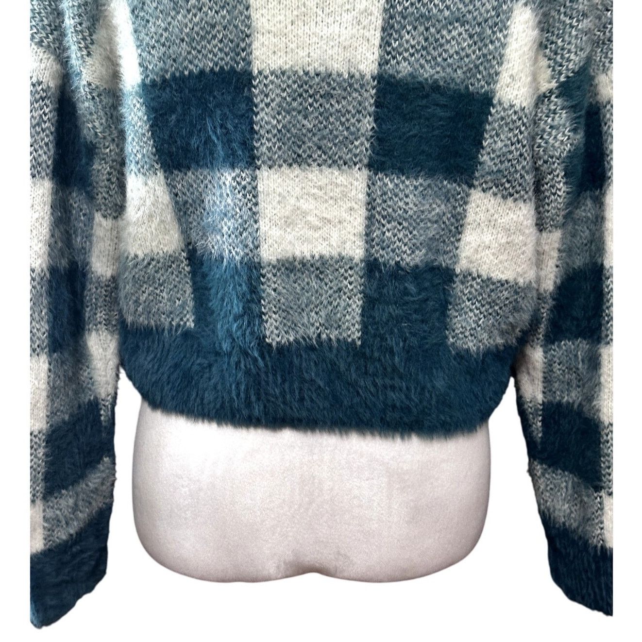Other SO Crew Neck Drop Shoulder Fuzzy Green/Cream Plaid Sweater Size L / US 10 / IT 46 - 7 Thumbnail