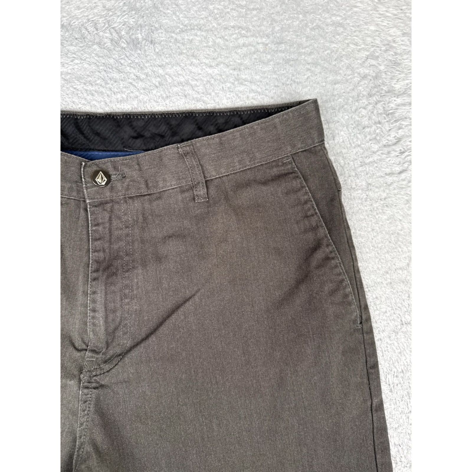 Volcom Volcom Mens Chino Shorts Flat Front 34 Gray Inseam 10 Stretch Pockets Regular Summer Casual Clothing Size US 34 / EU 50 - 5 Thumbnail
