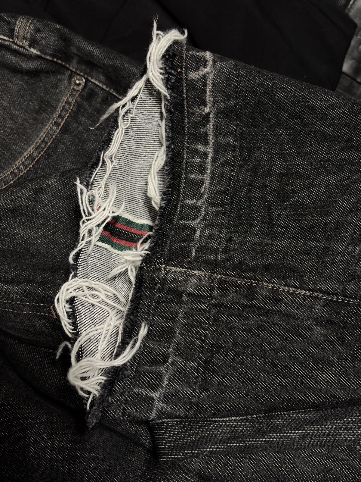 Gucci Gucci Tom Ford Vintage Leather Patch Raw Hem Denim Jeans Size US 32 / EU 48 - 9 Thumbnail