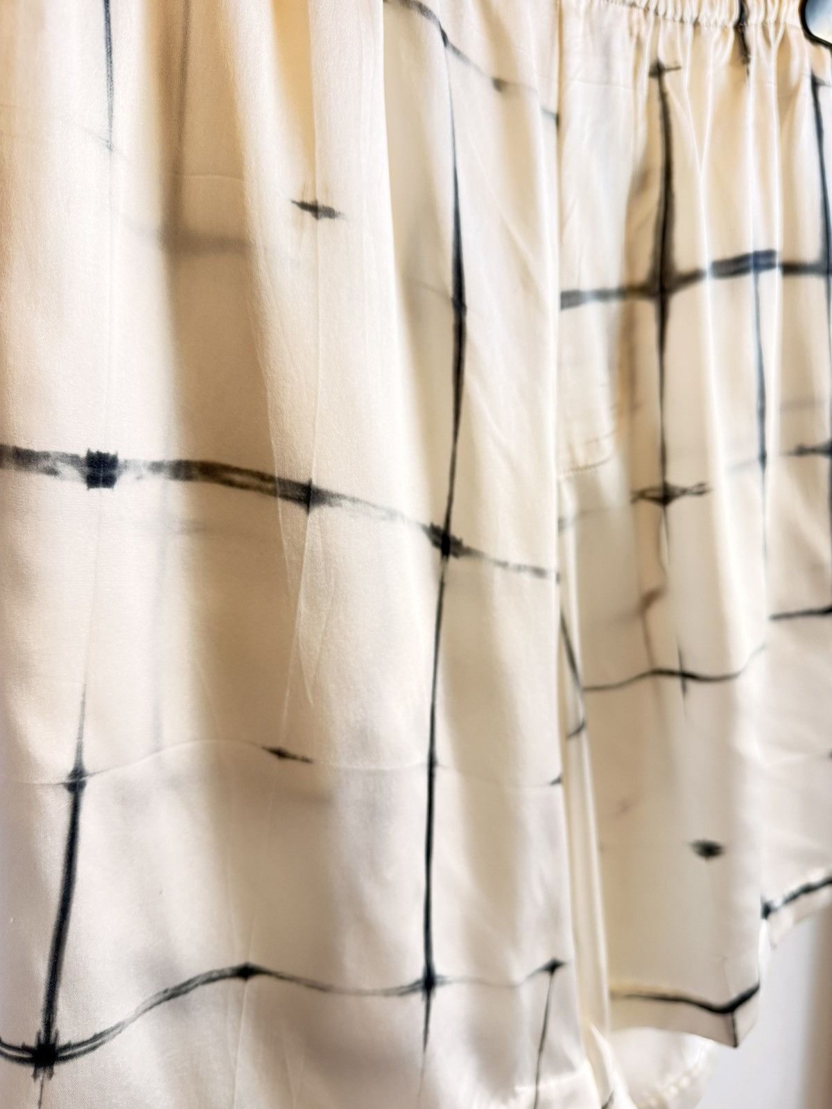 Other DELOS Printed Silk Shorts White Black Shibori Tie-Dye Size M Size US 31 - 3 Thumbnail