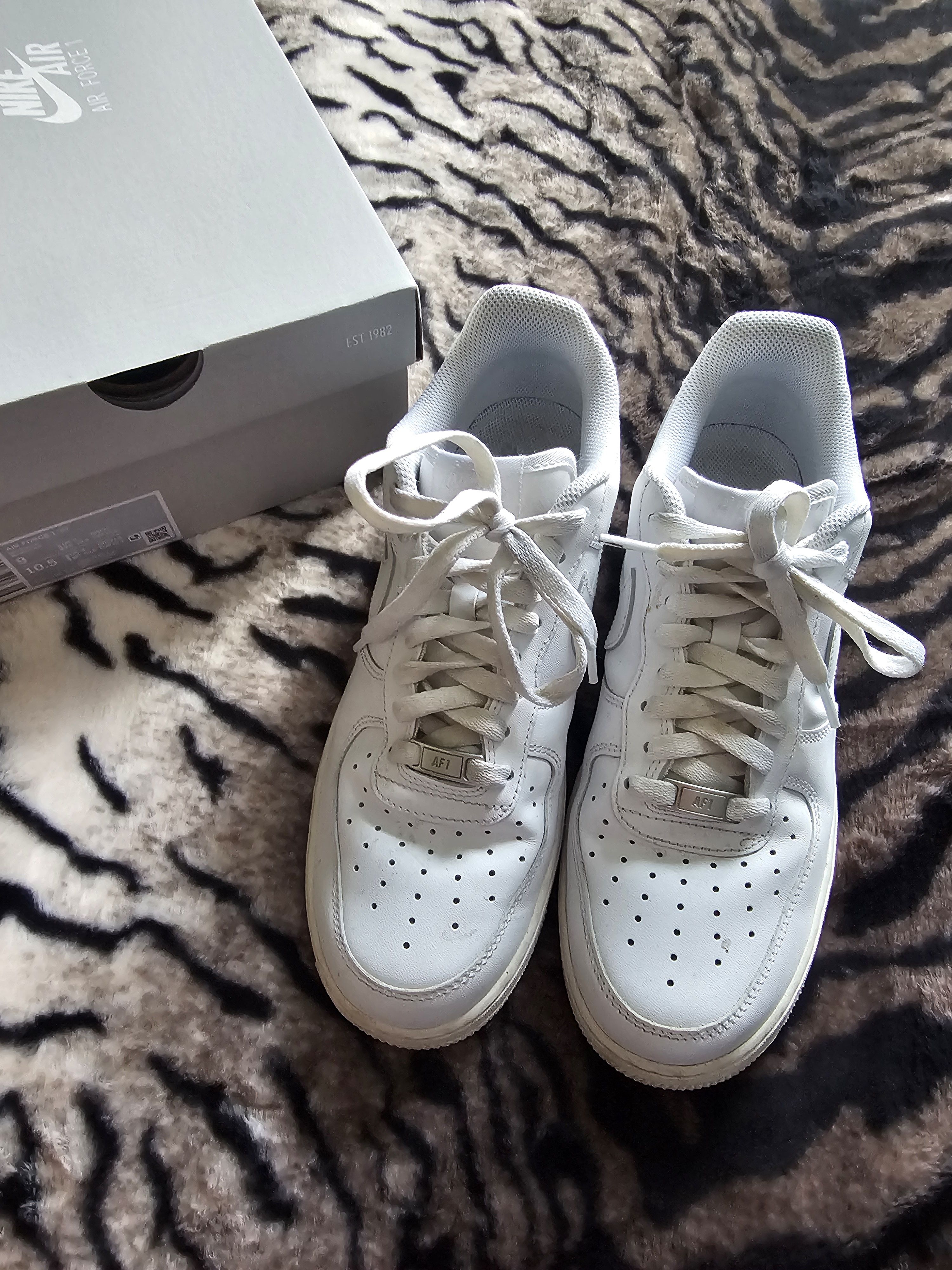 Nike Men's White Air Force1 '07 Size US 9 / EU 42 - 9 Thumbnail
