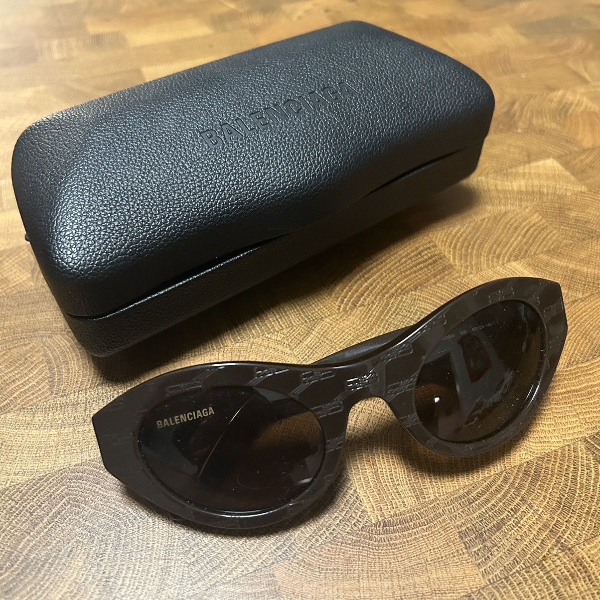 Balenciaga Balenciaga Monogram NYFW 2022 Sunglasses Size ONE SIZE - 1 Thumbnail