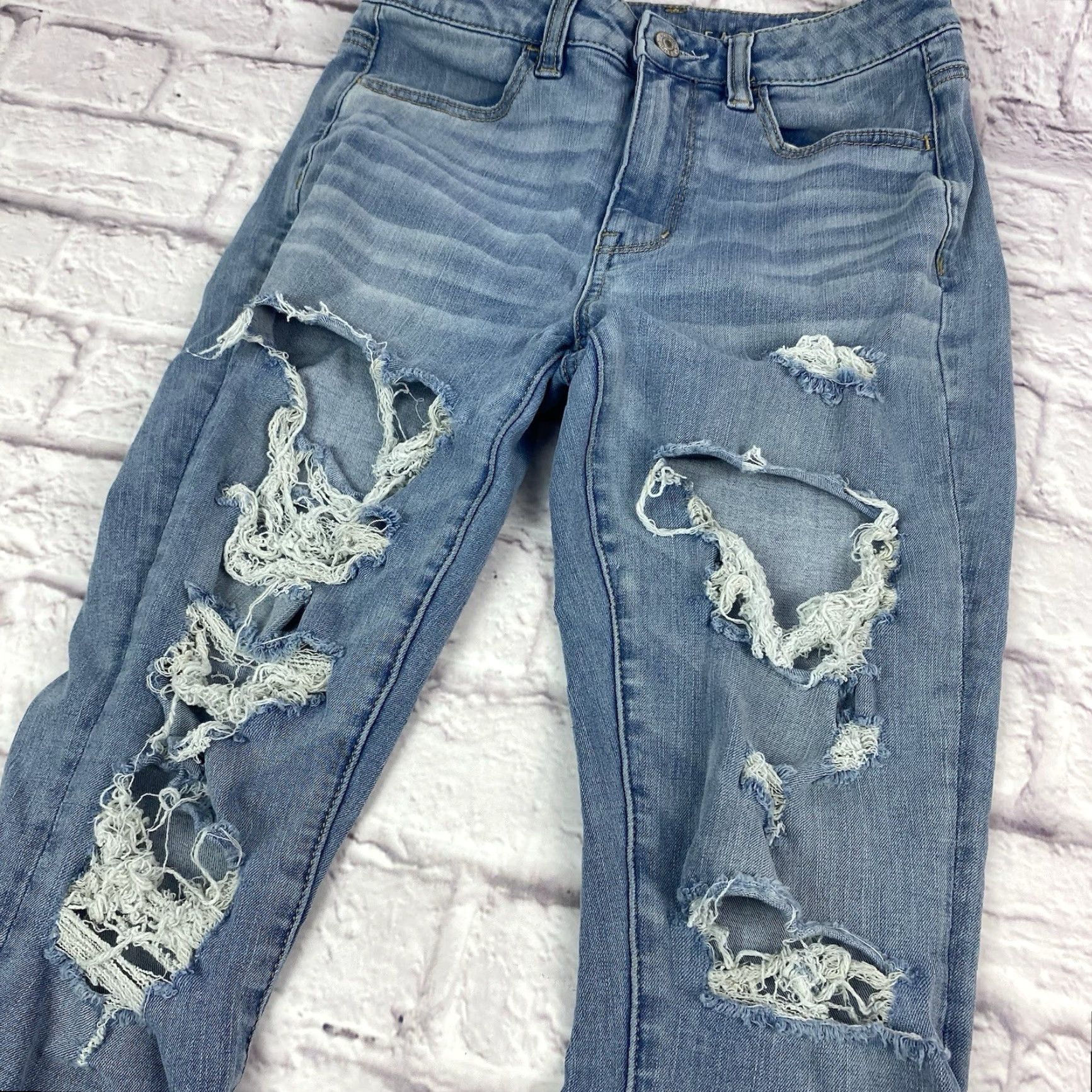 American Eagle Outfitters American Eagle Jeans Junior Teen Size 4 Jegging Light Wash Distressed Frayed Hem Size 27" / US 4 / IT 40 - 2 Thumbnail