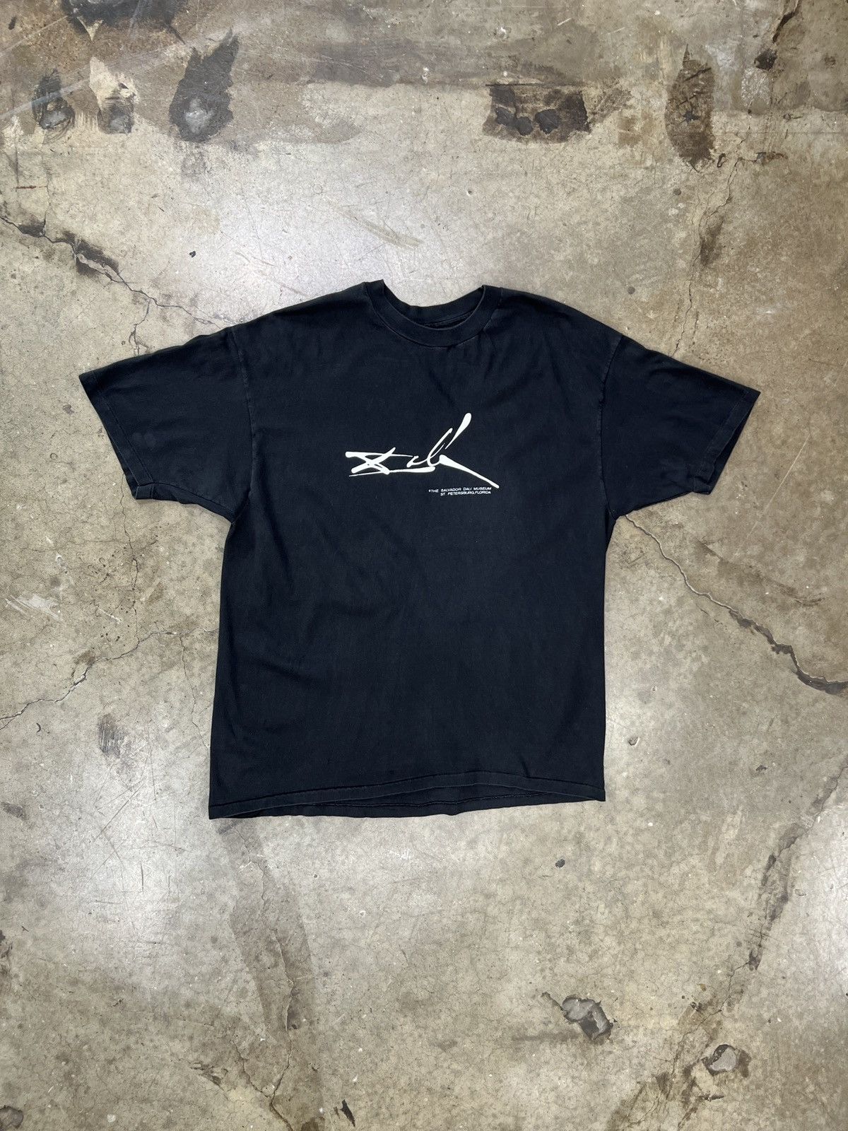Vintage Vintage 90s Salvador Dali Museum Signature Art Tee XXL Size US XXL / EU 58 / 5 - 2 Thumbnail
