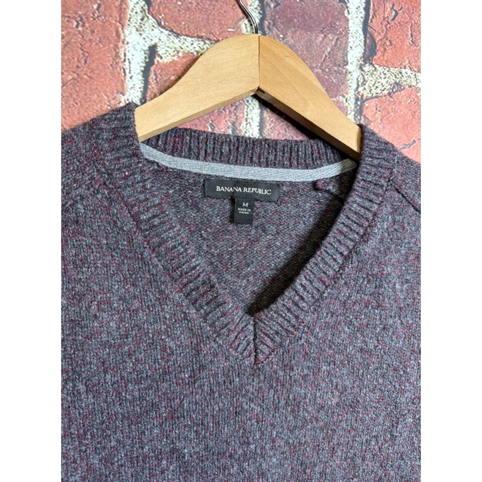 Banana Republic Banana Republic Wool Blend V-Neck Sweatshirt Medium Women's Pullover Knit Sweater Purple Solid Size M / US 6-8 / IT 42-44 - 2 Thumbnail
