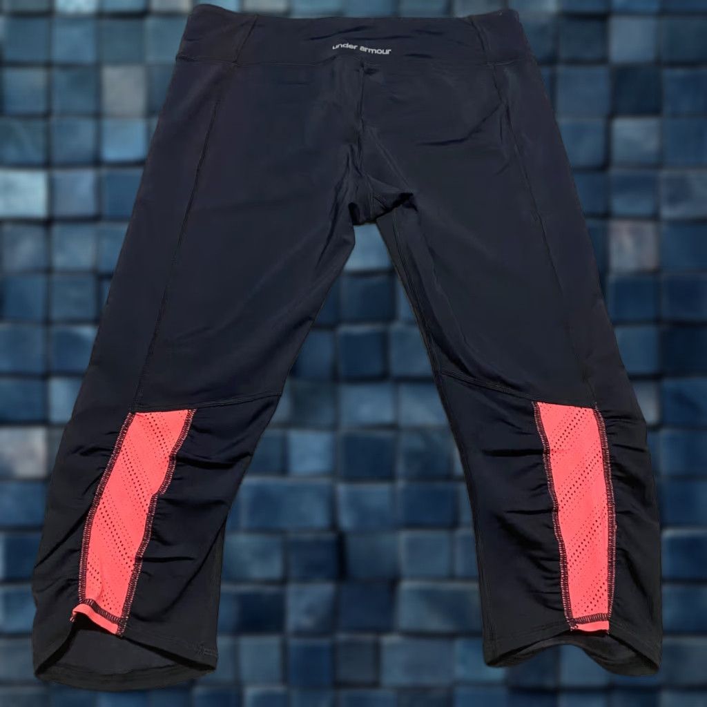 Under Armour Under Armour Womens Pants Medium Black Capri Cropped Yoga Gym Activewear Regular M Black Nylon Spandex Pockets Heatgear 90s? Size 32" / US 10 / IT 46 - 1 Thumbnail