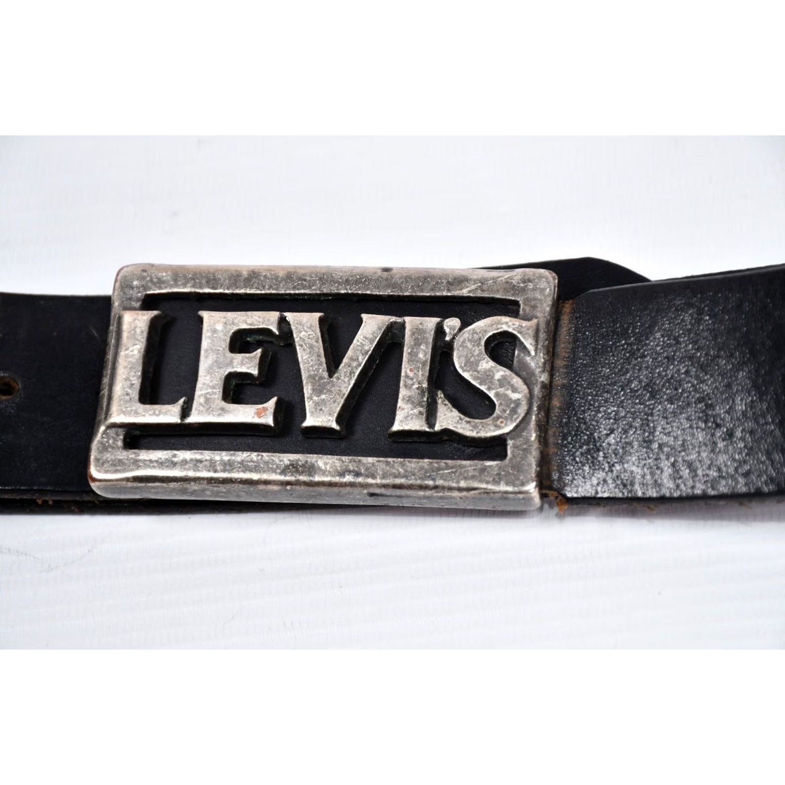Levi's Levi's Belt Leather 32 / 80 Silver Tone Distressed Vtg Buckle Letters Mens Belt, 100% Leather, Very Good Condition Size 32 - 2 Thumbnail