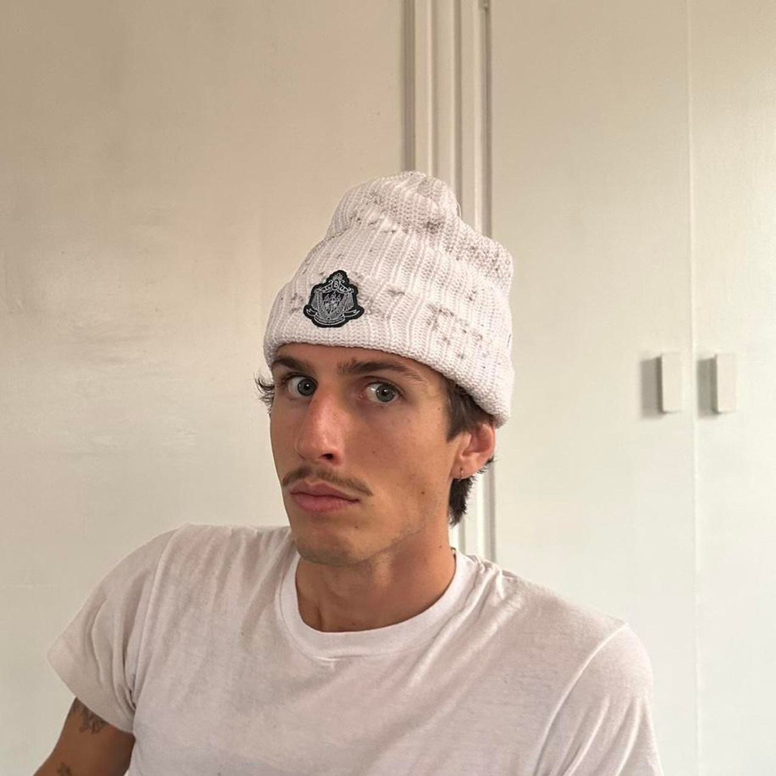 Other Beverly Hills Crest Hotel Ribbed White Beanie Winter Hat Size ONE SIZE - 1 Thumbnail