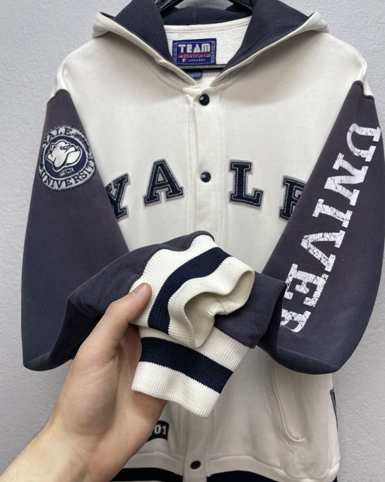 Vintage Vintage 00s Yale University Boxy Fit Big Logo Zip Hoodie Size US M / EU 48-50 / 2 - 8 Thumbnail