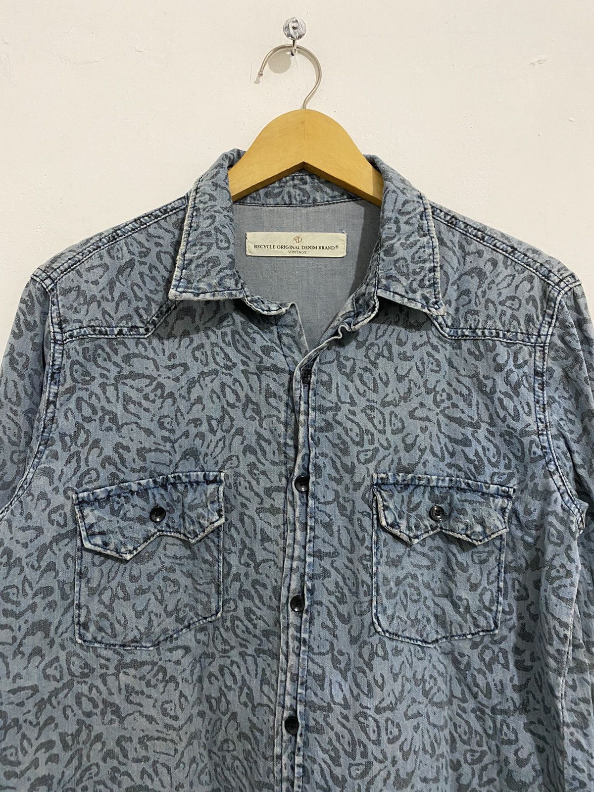 If Six Was Nine × Japanese Brand × Le Grande Bleu (L.G.B.) 💸BINDINGOFFER💸Recycle Denim Revolution Blue Tiger Shirt Size US L / EU 52-54 / 3 - 5 Thumbnail