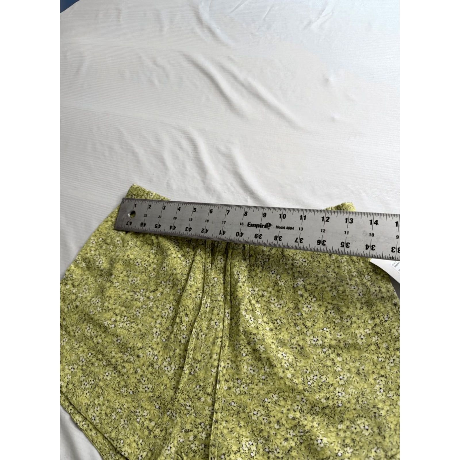 Rvca Shorts Womens Xs Green Floral Viscose New Yume, Women's (Size 26) — image 4 of 6