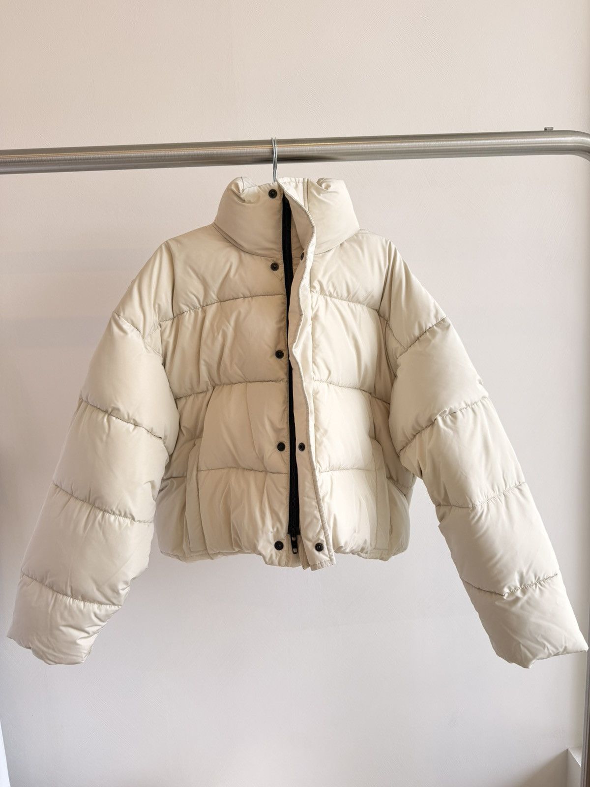 Balenciaga NWT Balenciaga Beige Down BB Logo Cropped Puffer Jacket FR38 Size S / US 4 / IT 40 - 1 Thumbnail