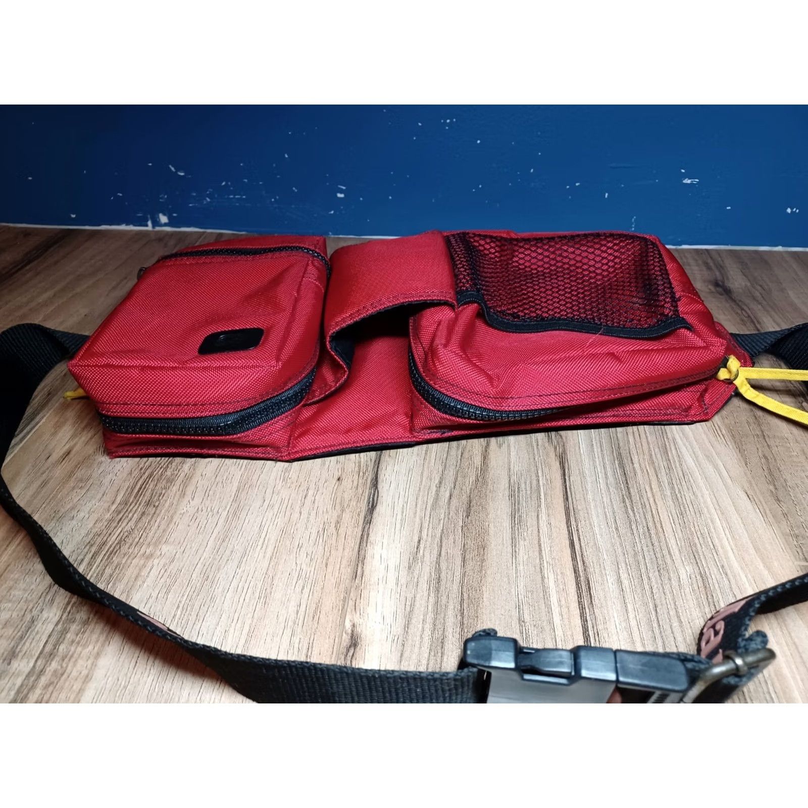 Marlboro VINTAGE Marlboro Fanny Pack Waist Bag Crossbody Strap 90s Medium Red Polyester Men's Travel 90s Crossbody Adjustable Strap Size ONE SIZE - 5 Thumbnail